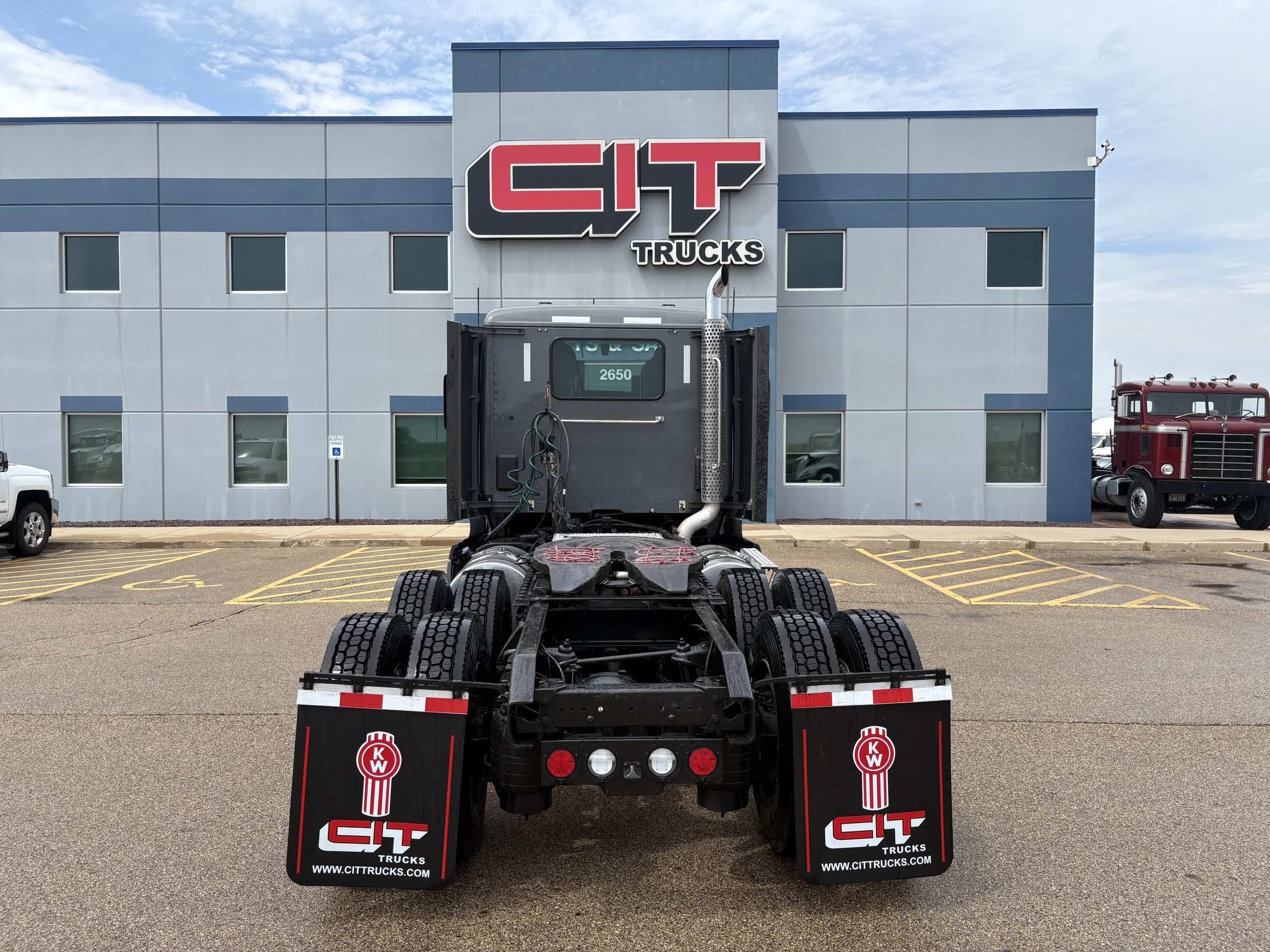 2024 Kenworth T680 in Peru, IL — photo 5