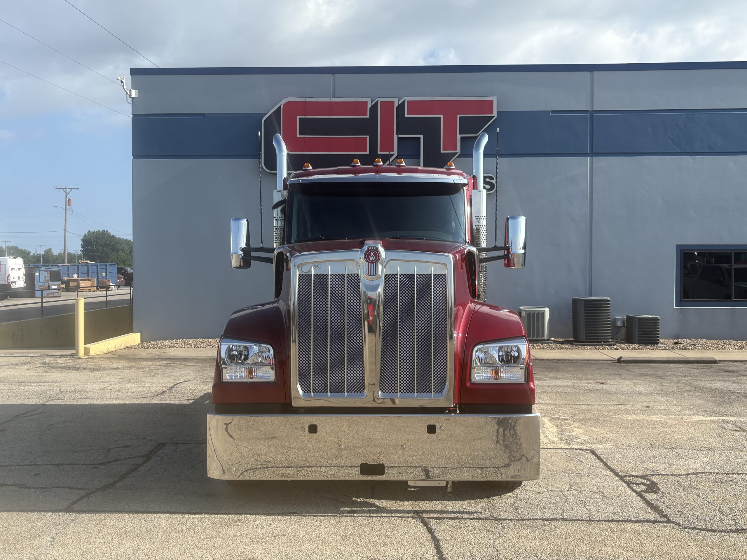 2027 Kenworth W990 in Springfield, IL — photo 2