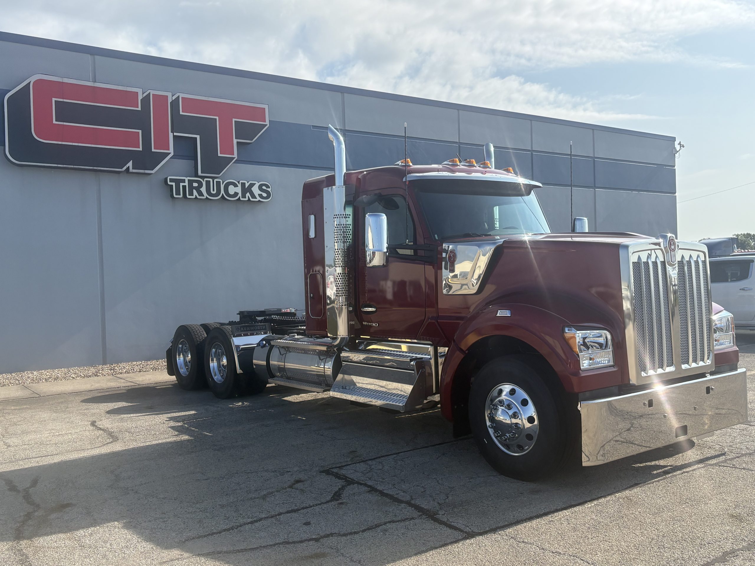 2027 Kenworth W990 in Springfield, IL — photo 3