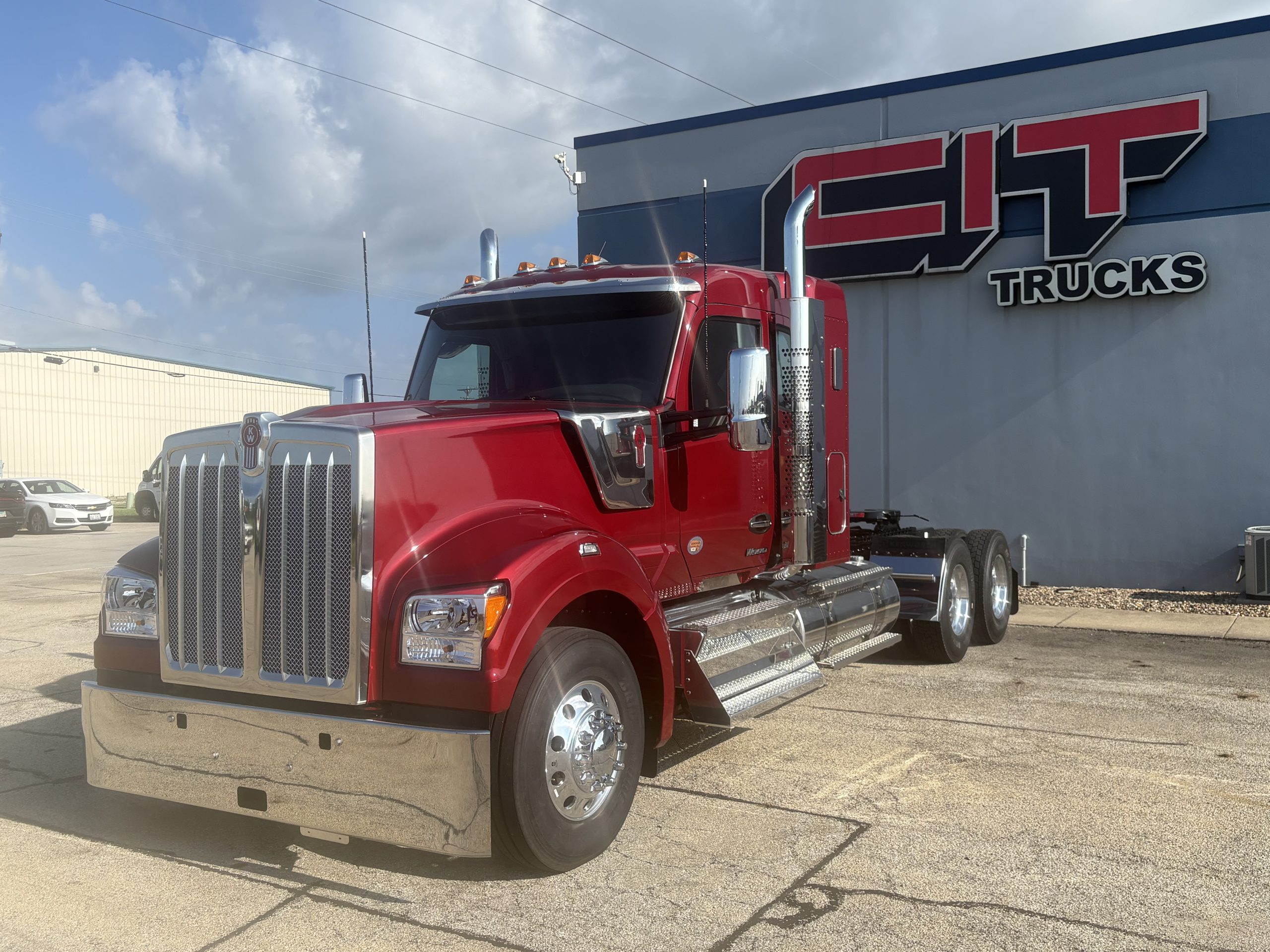 2027 Kenworth W990 in Springfield, IL