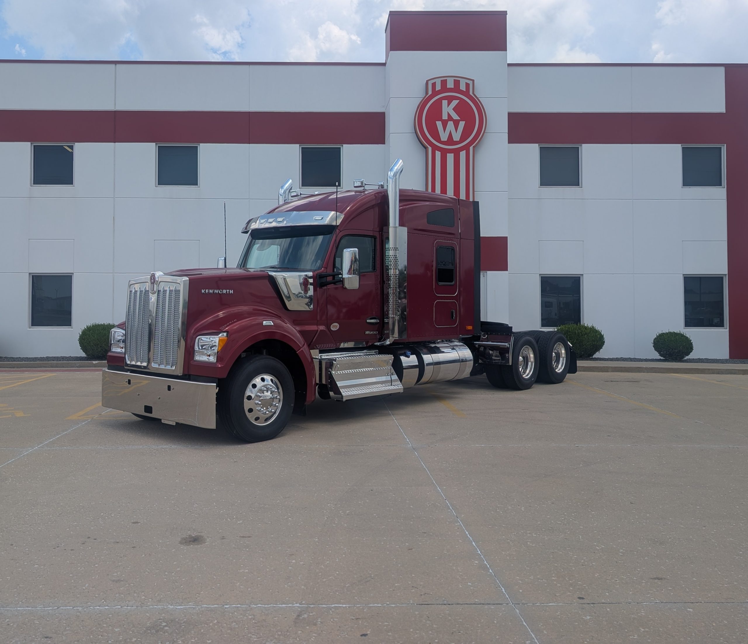 NEW 2027 KENWORTH W990 NEW 2027 KENWORTH W990 - image 1 of 6