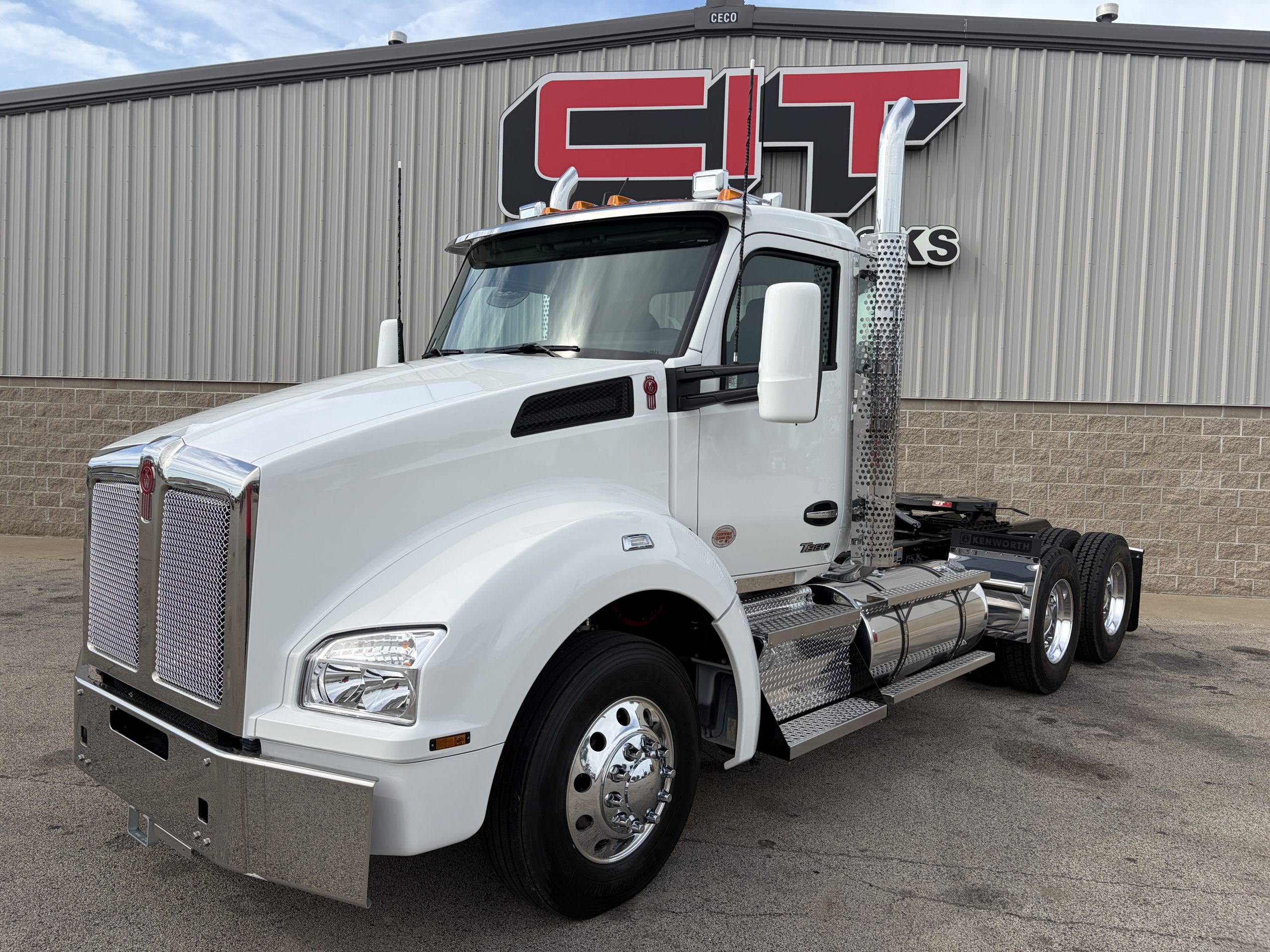 NEW 2027 KENWORTH T880 NEW 2027 KENWORTH T880 - image 1 of 6