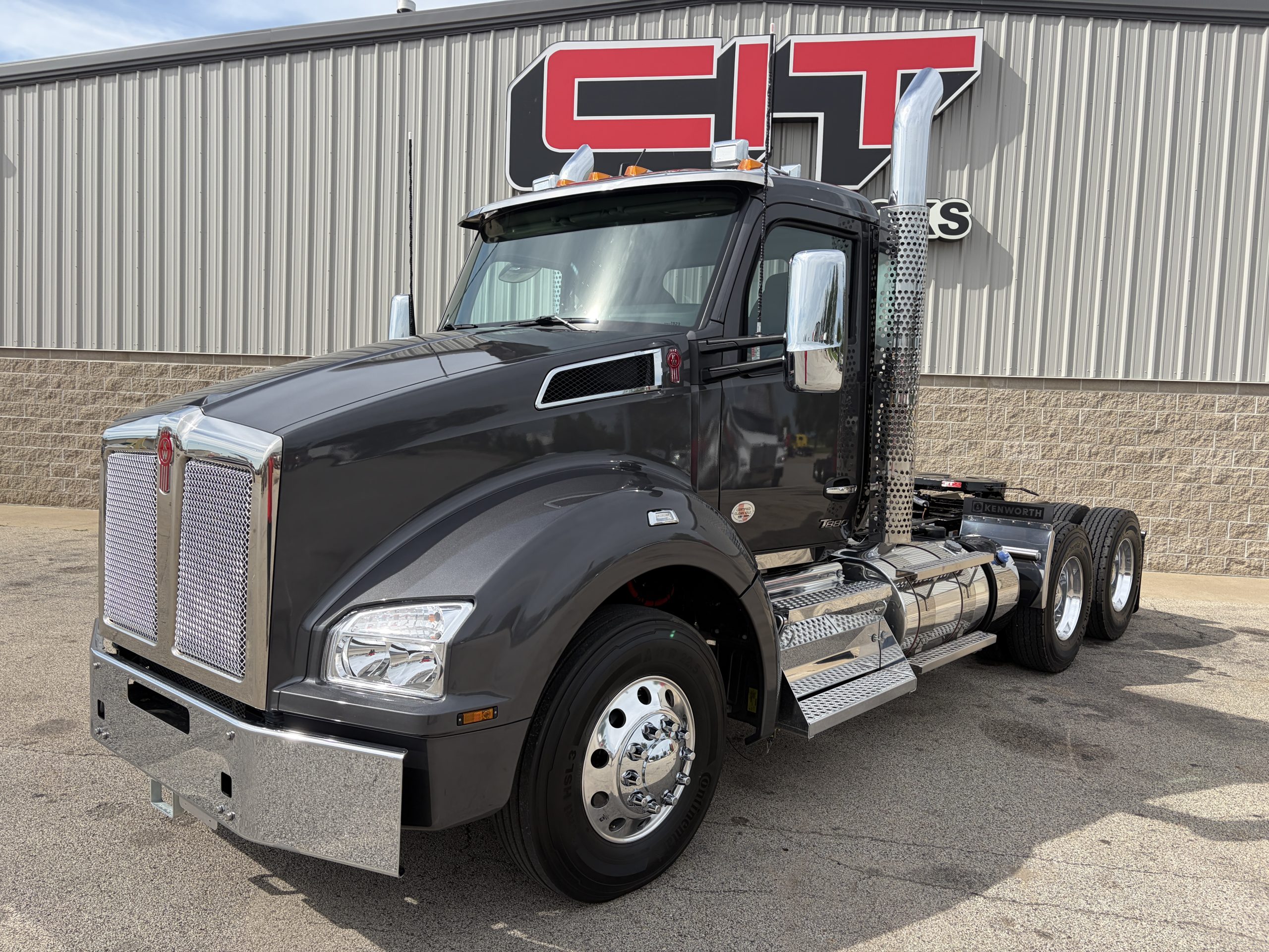 NEW 2027 KENWORTH T880 NEW 2027 KENWORTH T880 - image 1 of 6