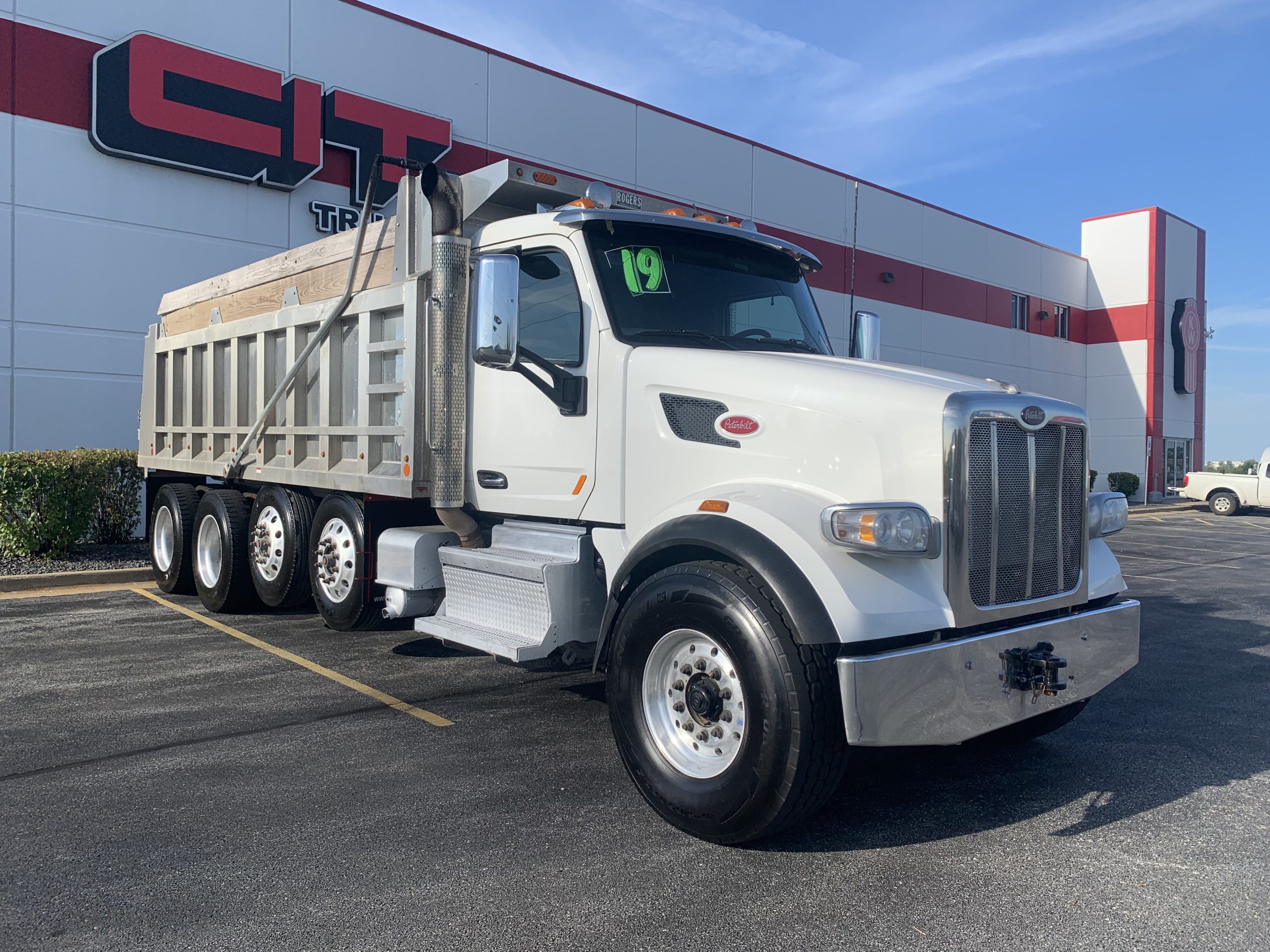 2019 PETERBILT 567 2019 PETERBILT 567 - image 3 of 6