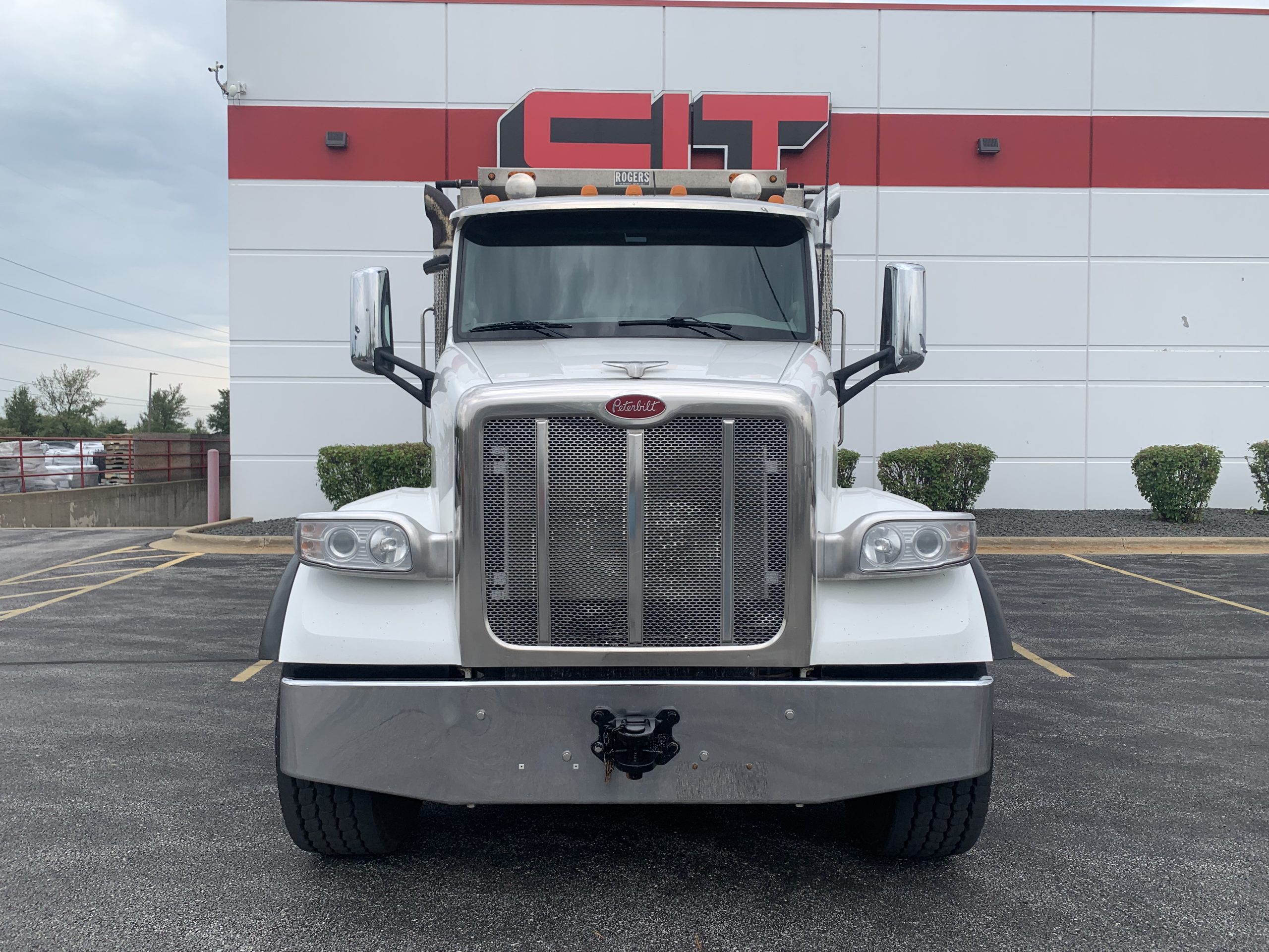 2019 PETERBILT 567 2019 PETERBILT 567 - image 2 of 6