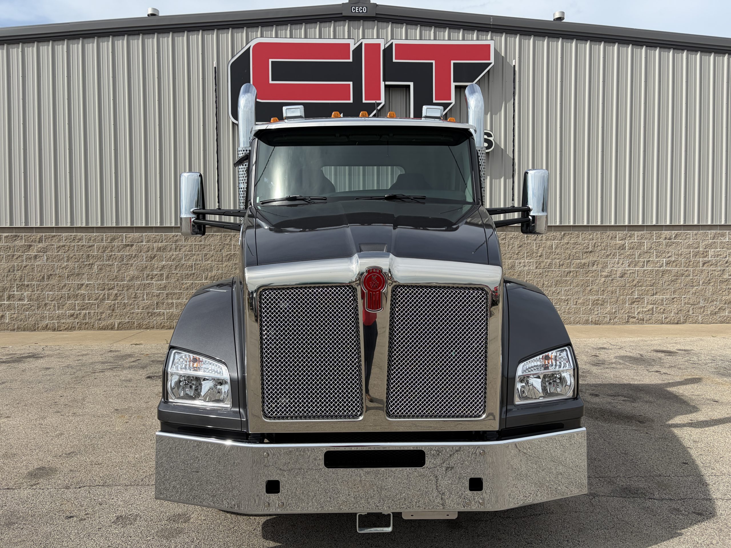 NEW 2027 KENWORTH T880 NEW 2027 KENWORTH T880 - image 2 of 6
