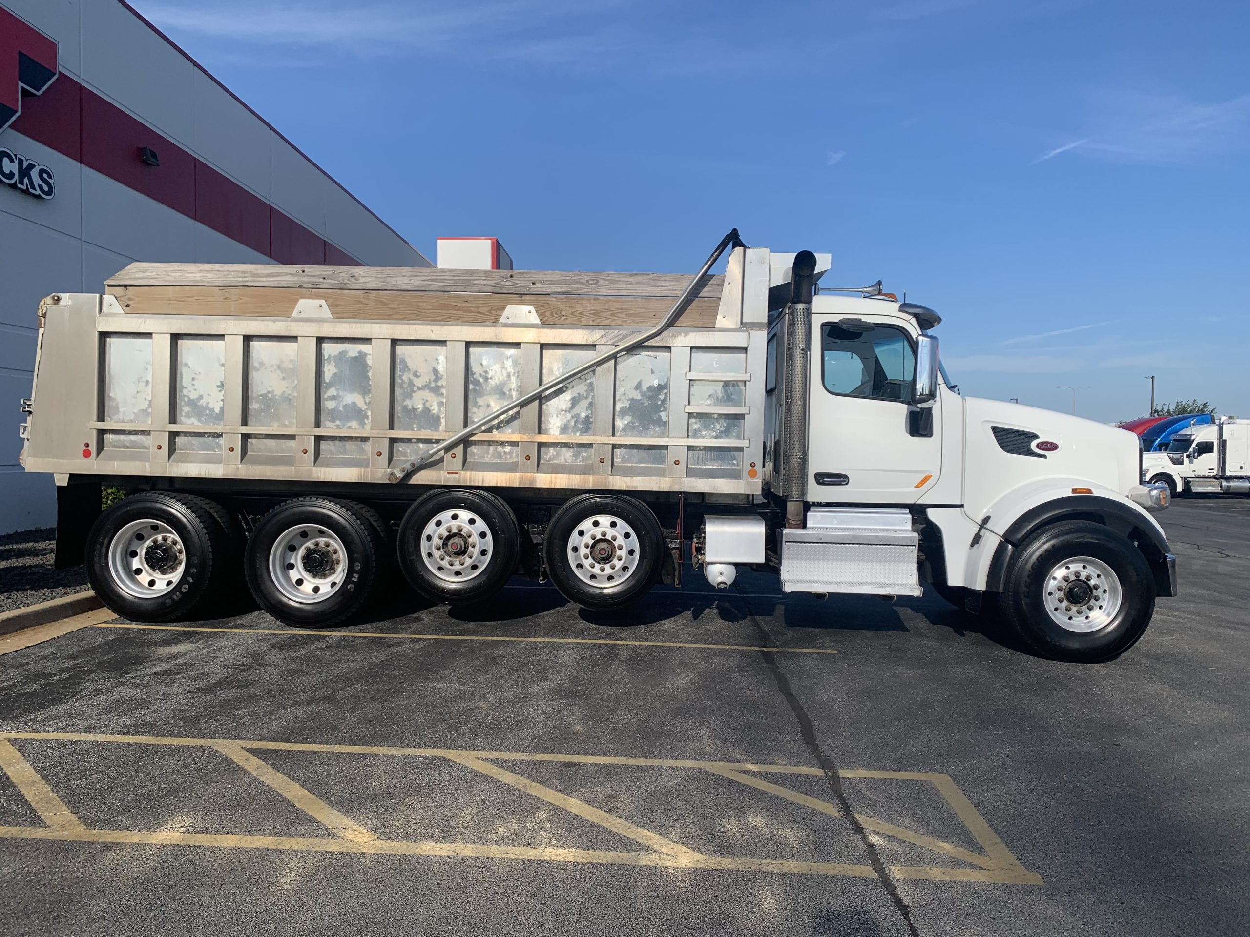 2019 PETERBILT 567 2019 PETERBILT 567 - image 4 of 6