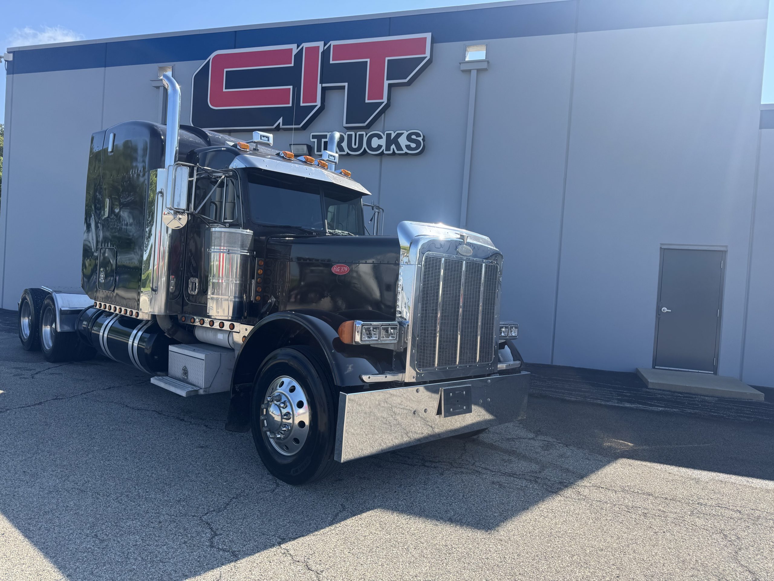 2000 PETERBILT 379 2000 PETERBILT 379 - image 3 of 6