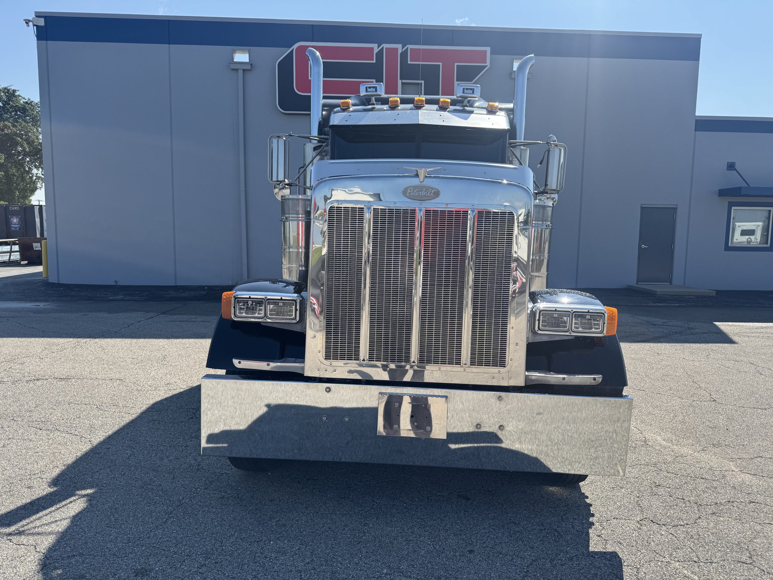2000 PETERBILT 379 2000 PETERBILT 379 - image 2 of 6