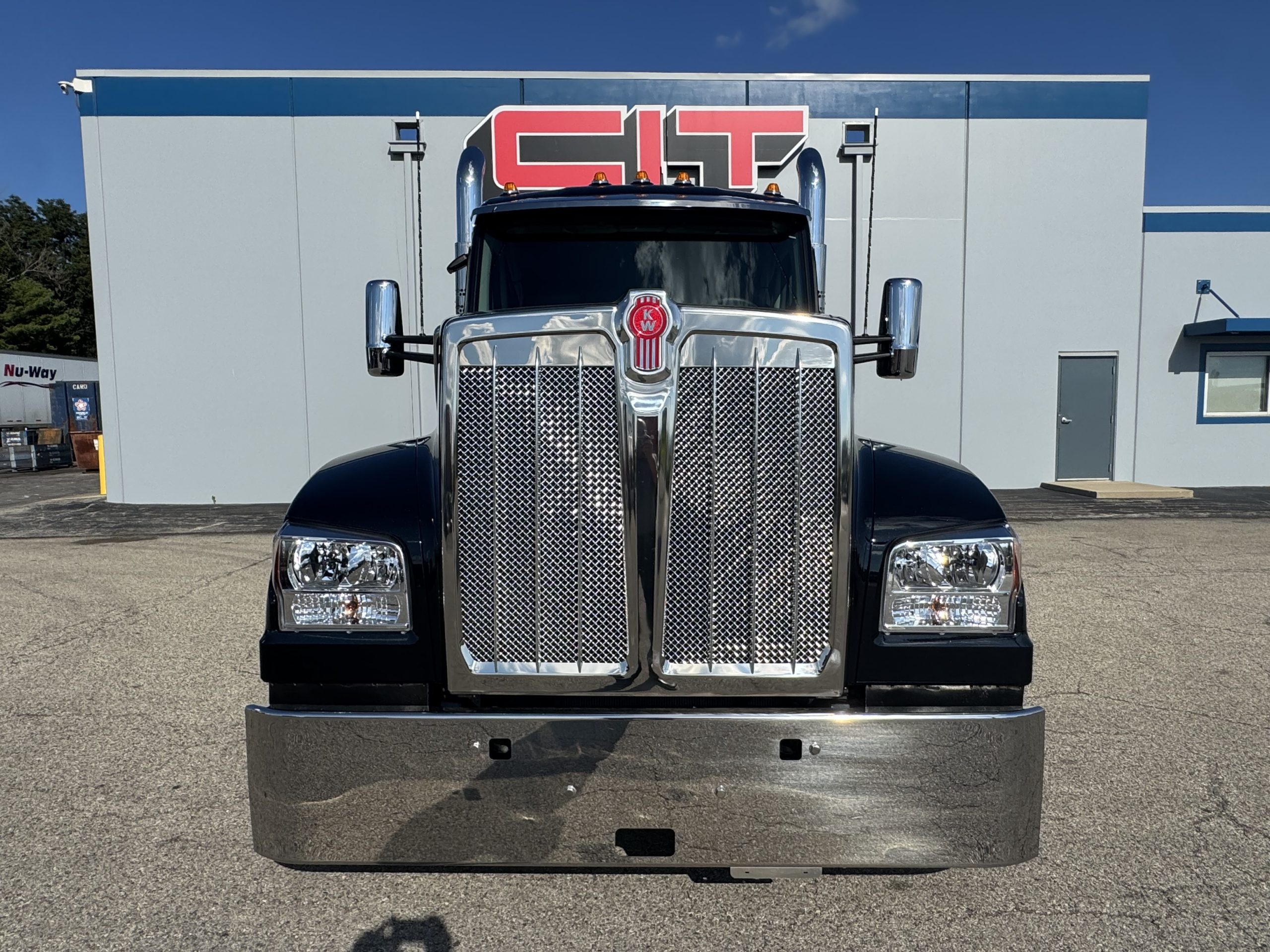 2027 Kenworth W990 in Champaign, IL — photo 2