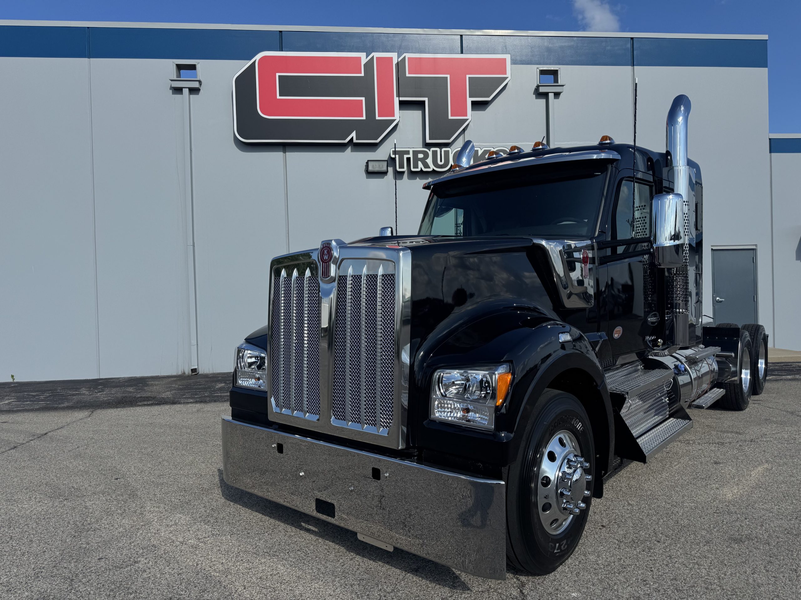 2027 Kenworth W990 in Champaign, IL