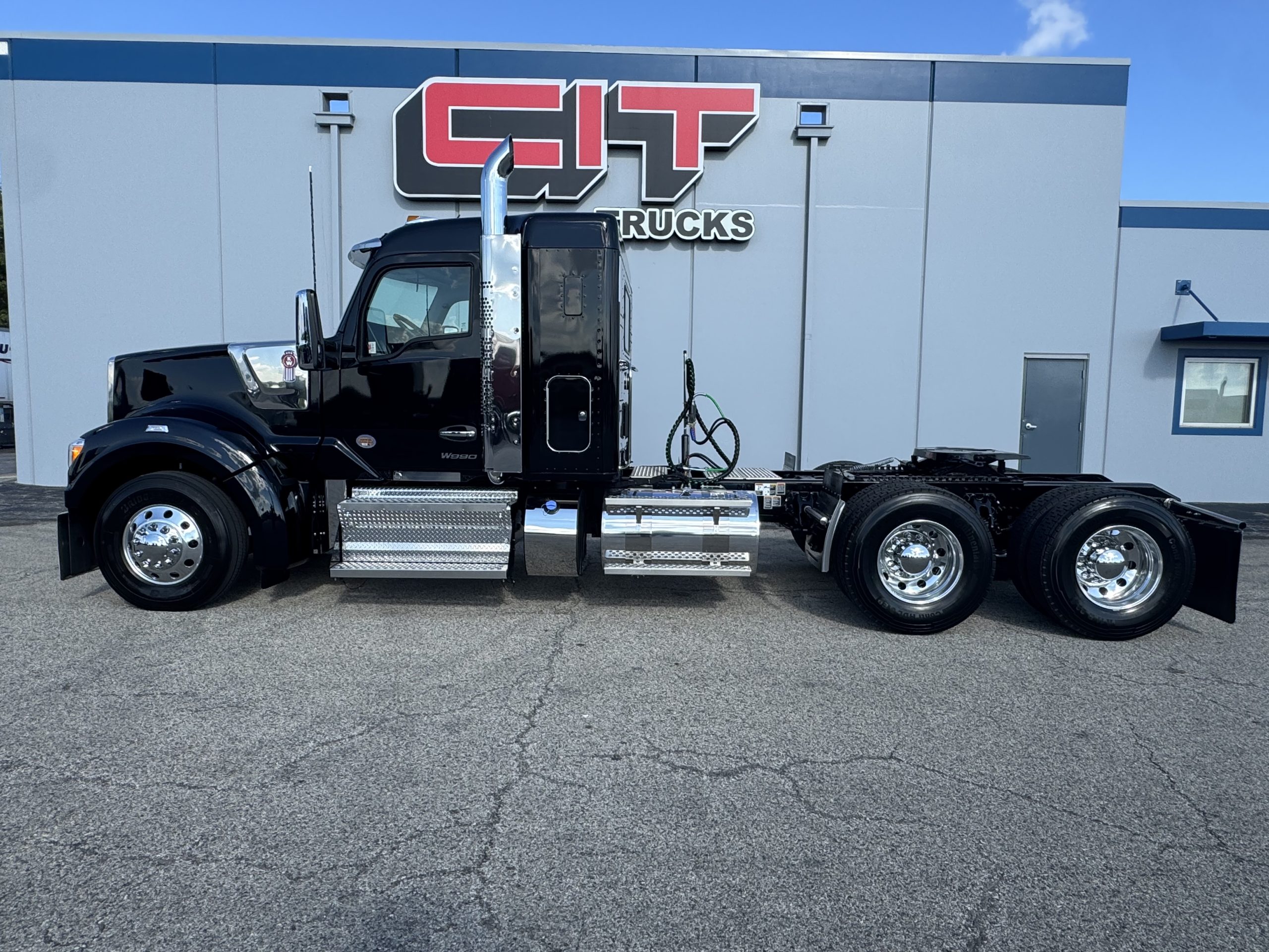 2027 Kenworth W990 in Champaign, IL — photo 5