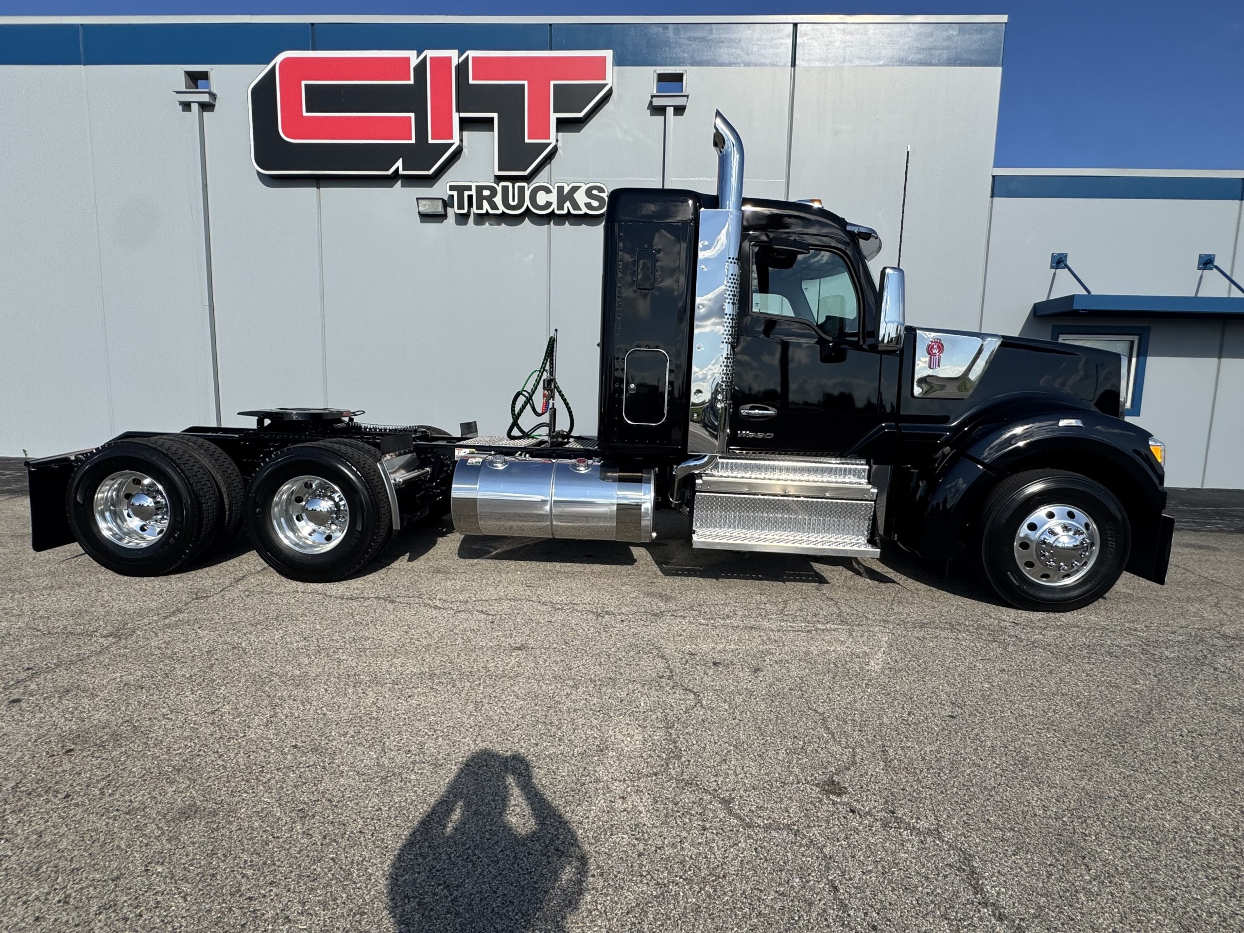 2027 Kenworth W990 in Champaign, IL — photo 4
