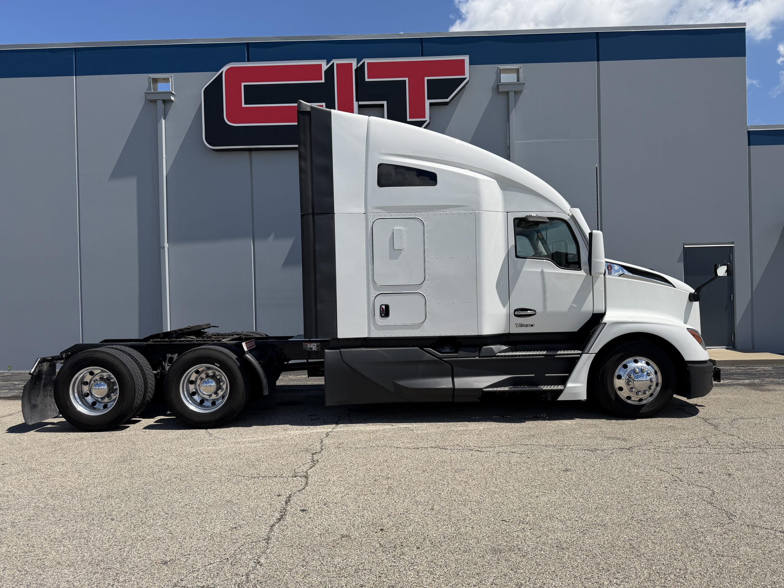 2023 KENWORTH T680 2023 KENWORTH T680 - image 3 of 6