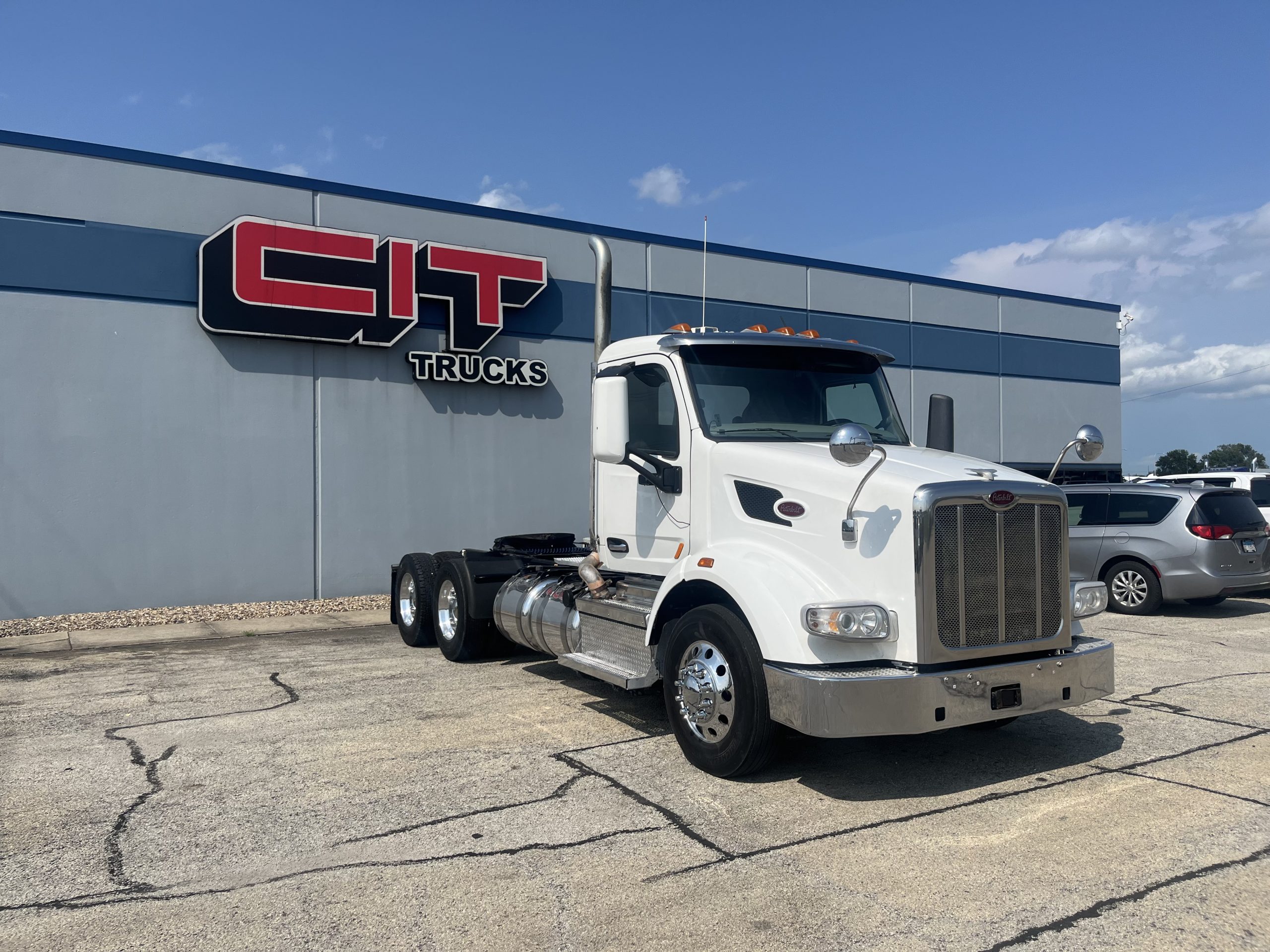 2020 PETERBILT 567 2020 PETERBILT 567 - image 3 of 6