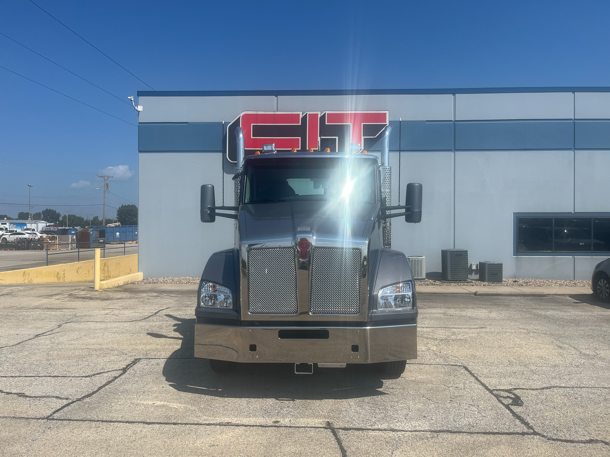 NEW 2027 KENWORTH T880 NEW 2027 KENWORTH T880 - image 2 of 6