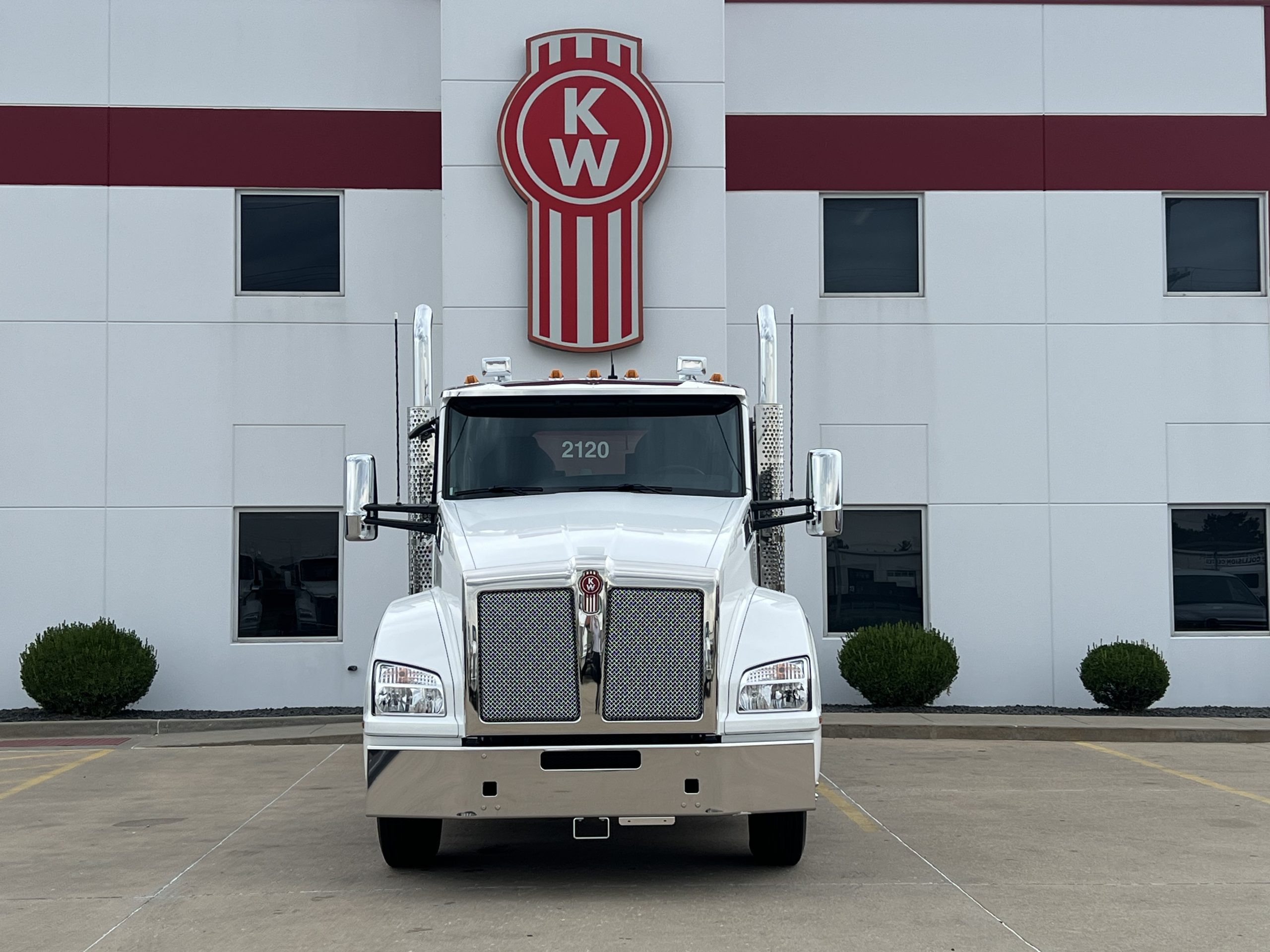 NEW 2027 KENWORTH T880 NEW 2027 KENWORTH T880 - image 2 of 6