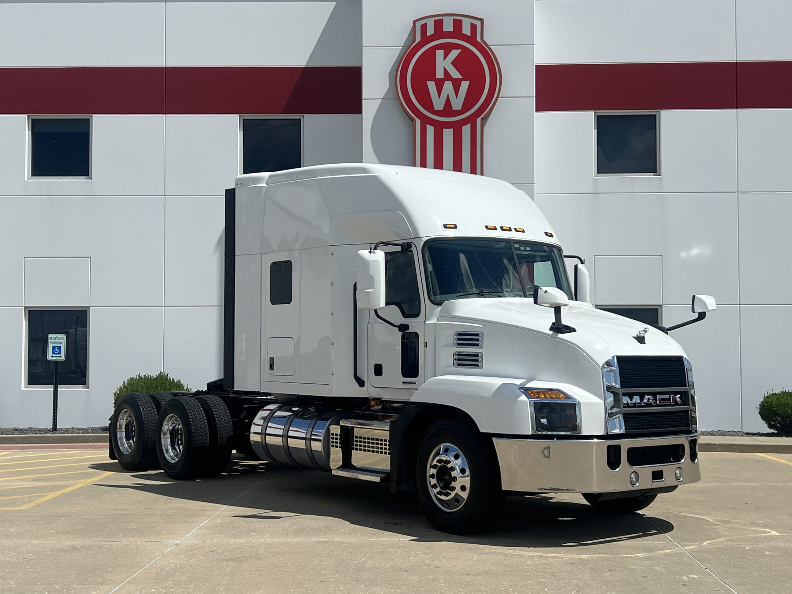 2023 MACK ANTHEM - image 3 of 6