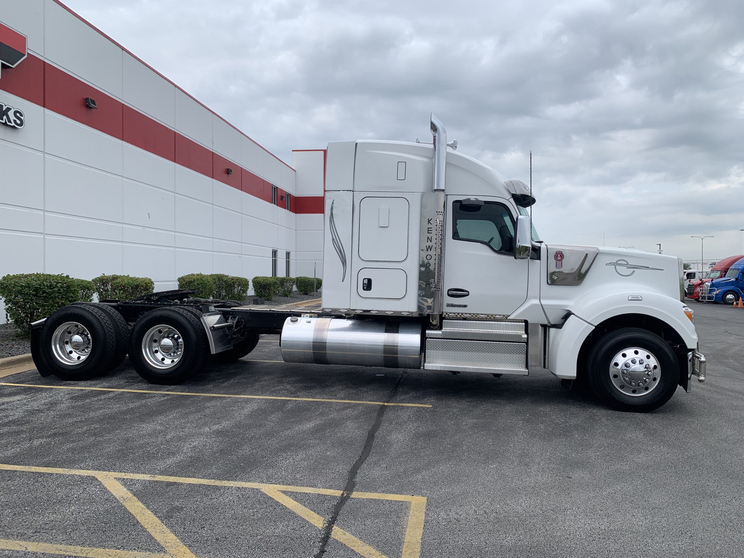 2024 KENWORTH W990 2024 KENWORTH W990 - image 3 of 6