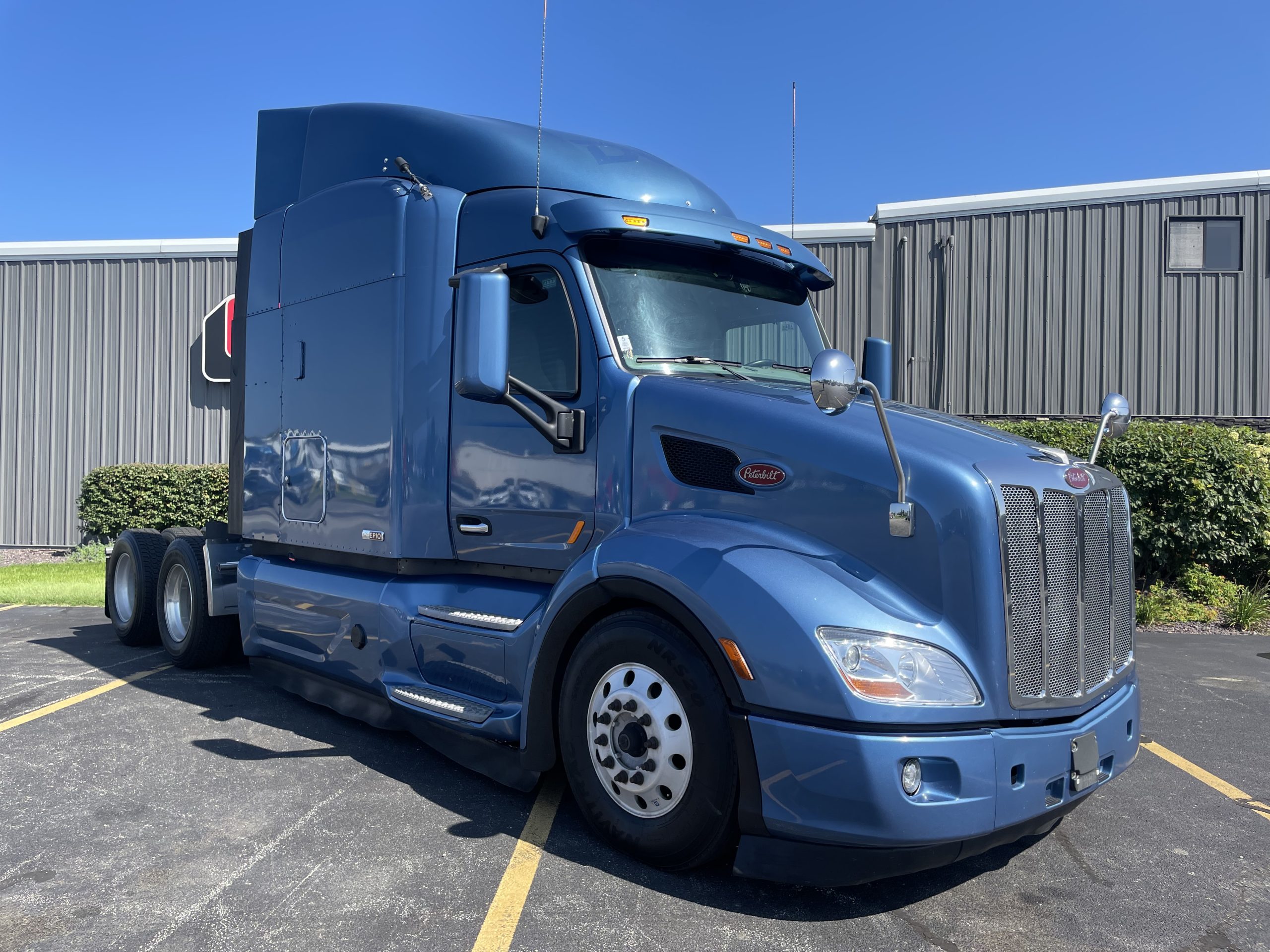 2020 PETERBUILT 579 - image 3 of 6