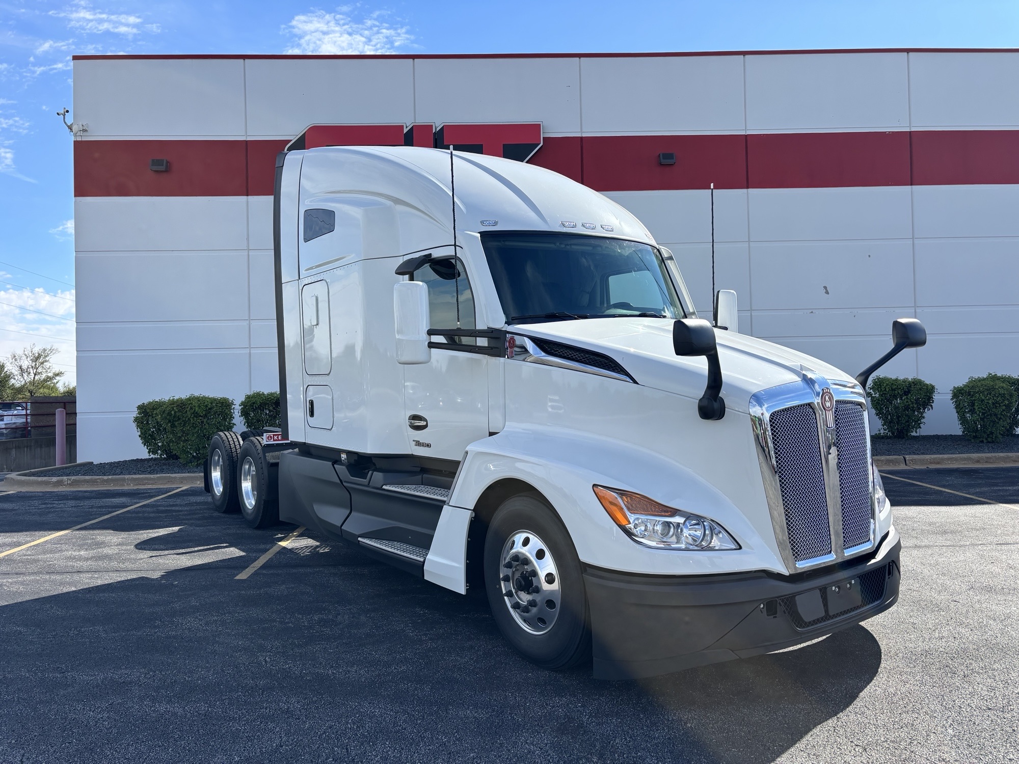 NEW 2027 KENWORTH T680 - image 3 of 6