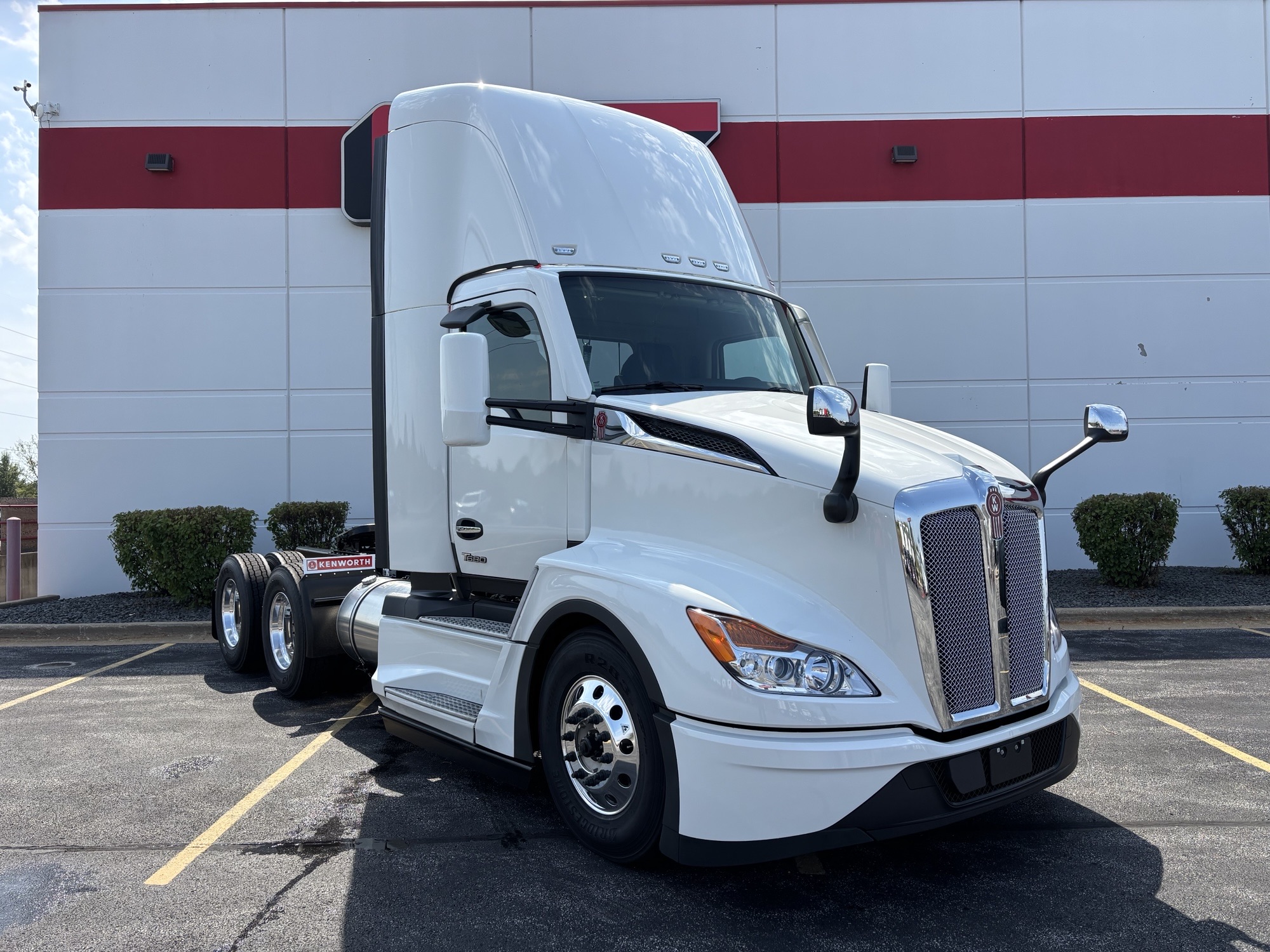 2027 Kenworth T680 in Mokena, IL — photo 3