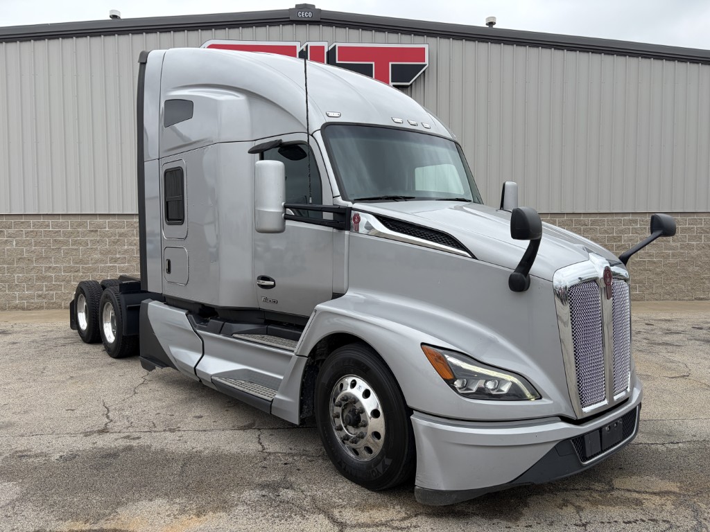 2023 Kenworth T680 in Morton, IL — photo 3