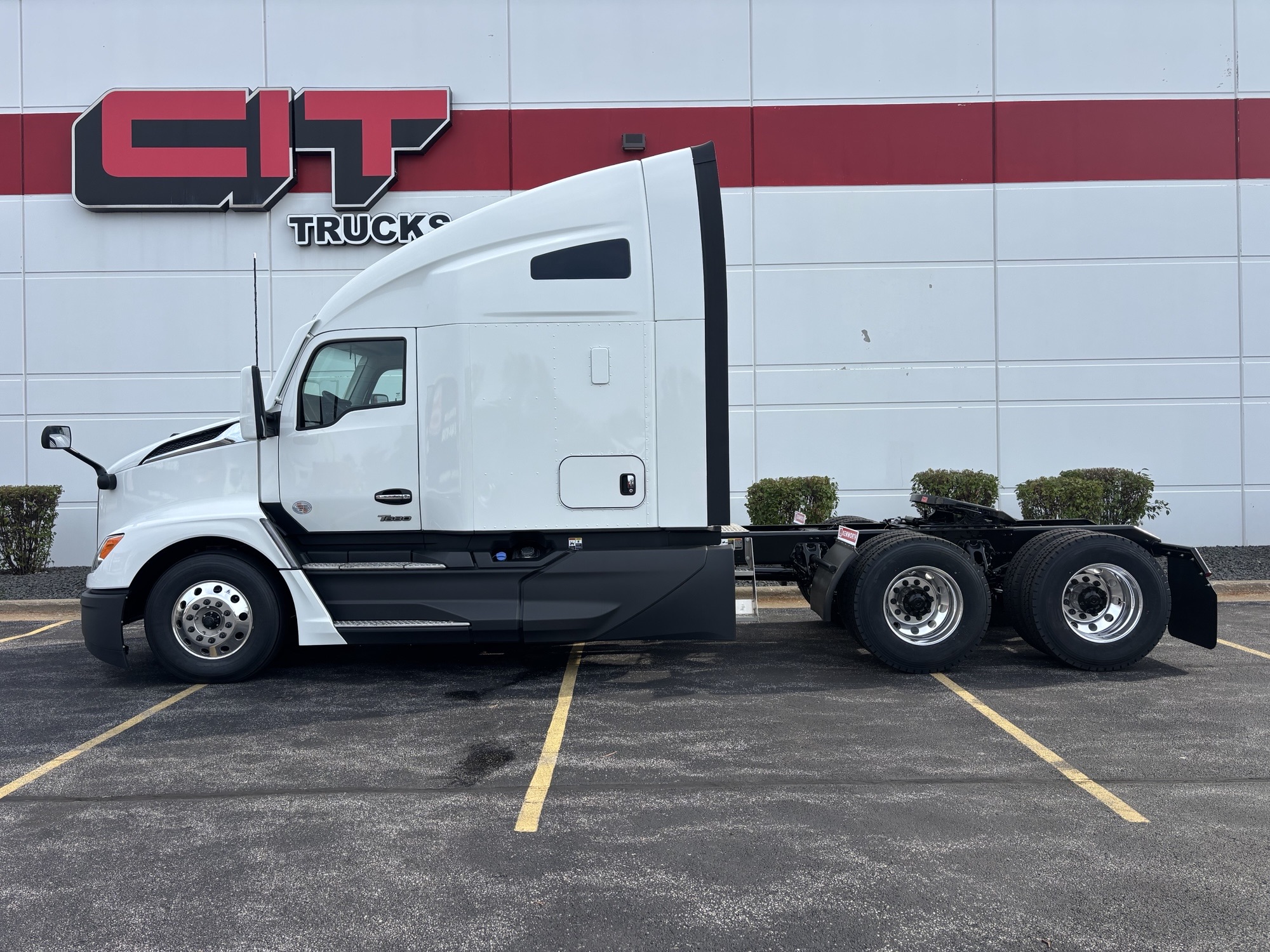 2027 Kenworth T680 in Mokena, IL — photo 6