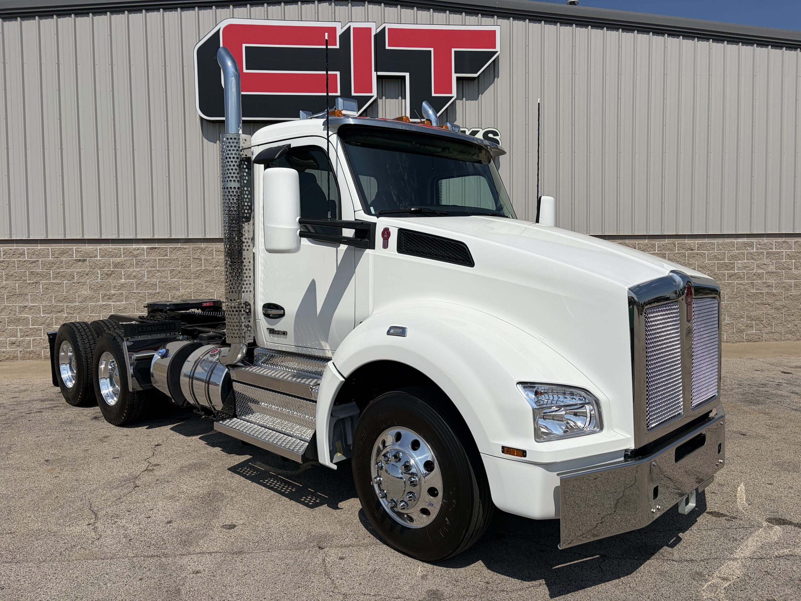 2027 Kenworth T880 in Morton, IL — photo 3