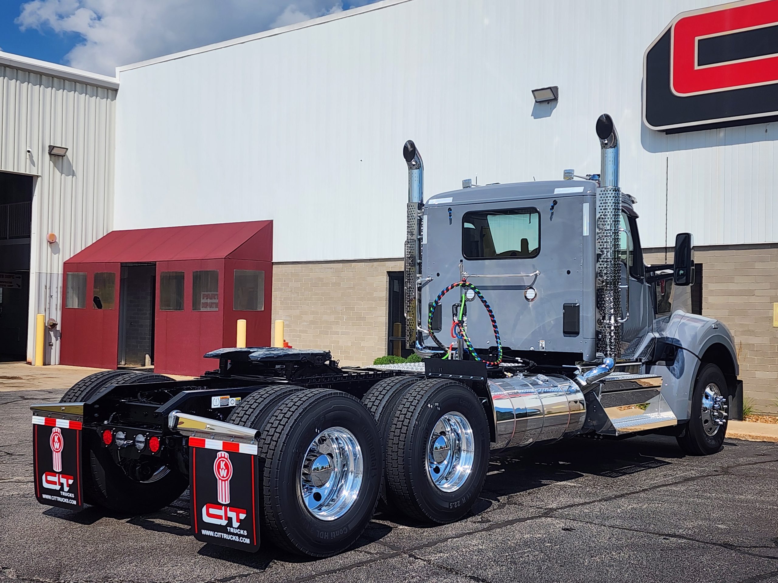 2027 Kenworth W990 in Rockford, IL — photo 5