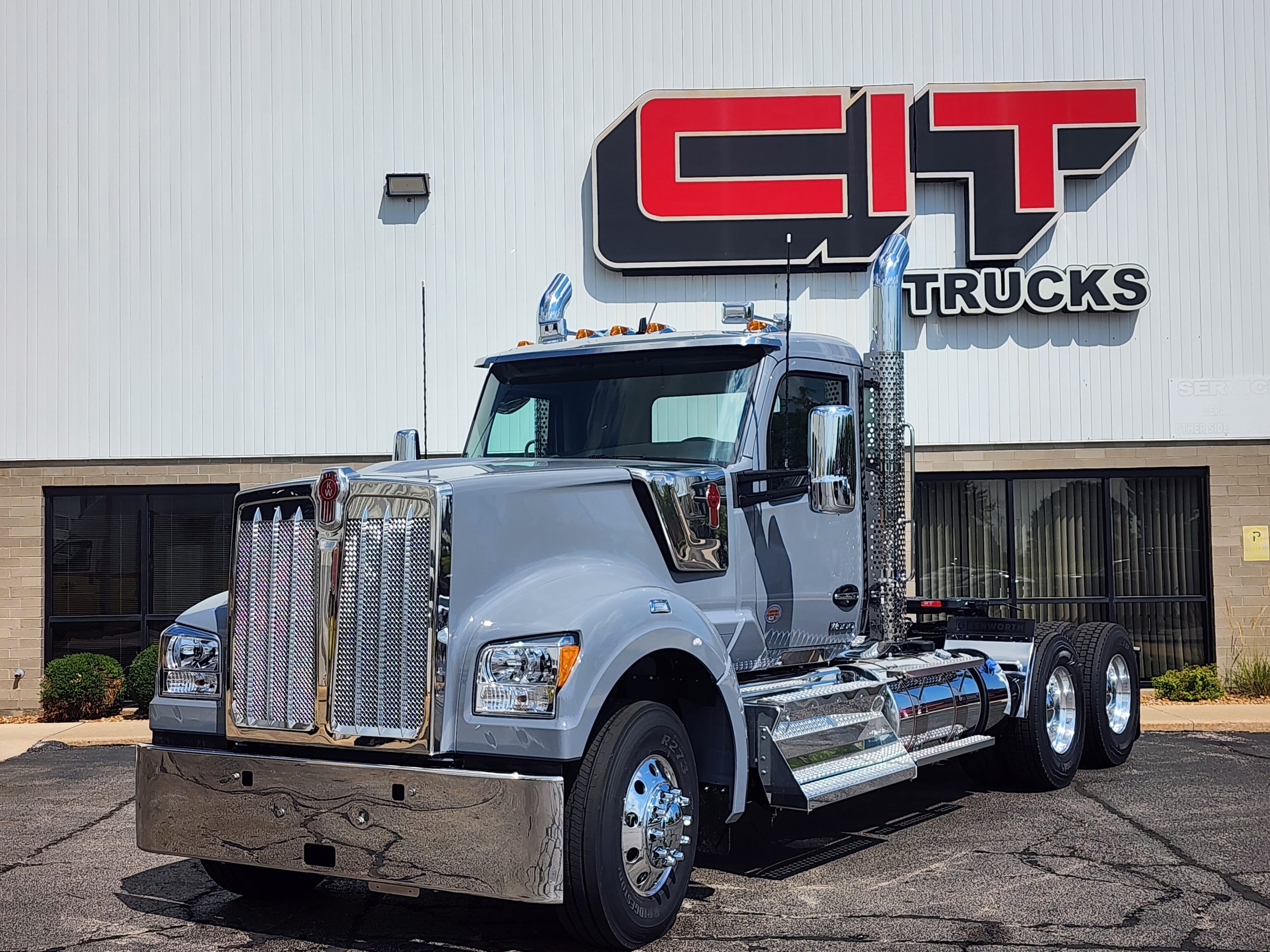 2027 Kenworth W990 in Rockford, IL