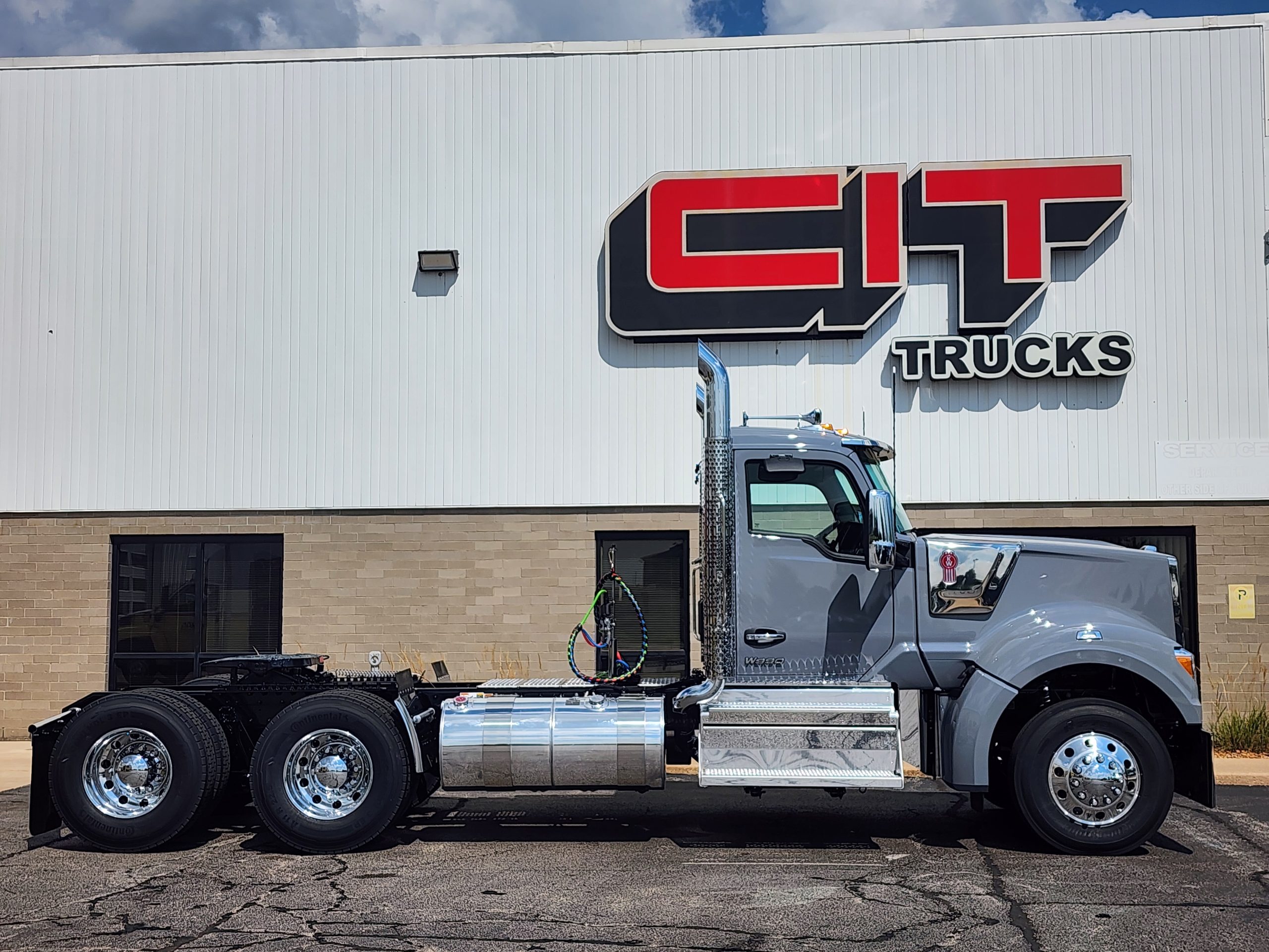 2027 Kenworth W990 in Rockford, IL — photo 4