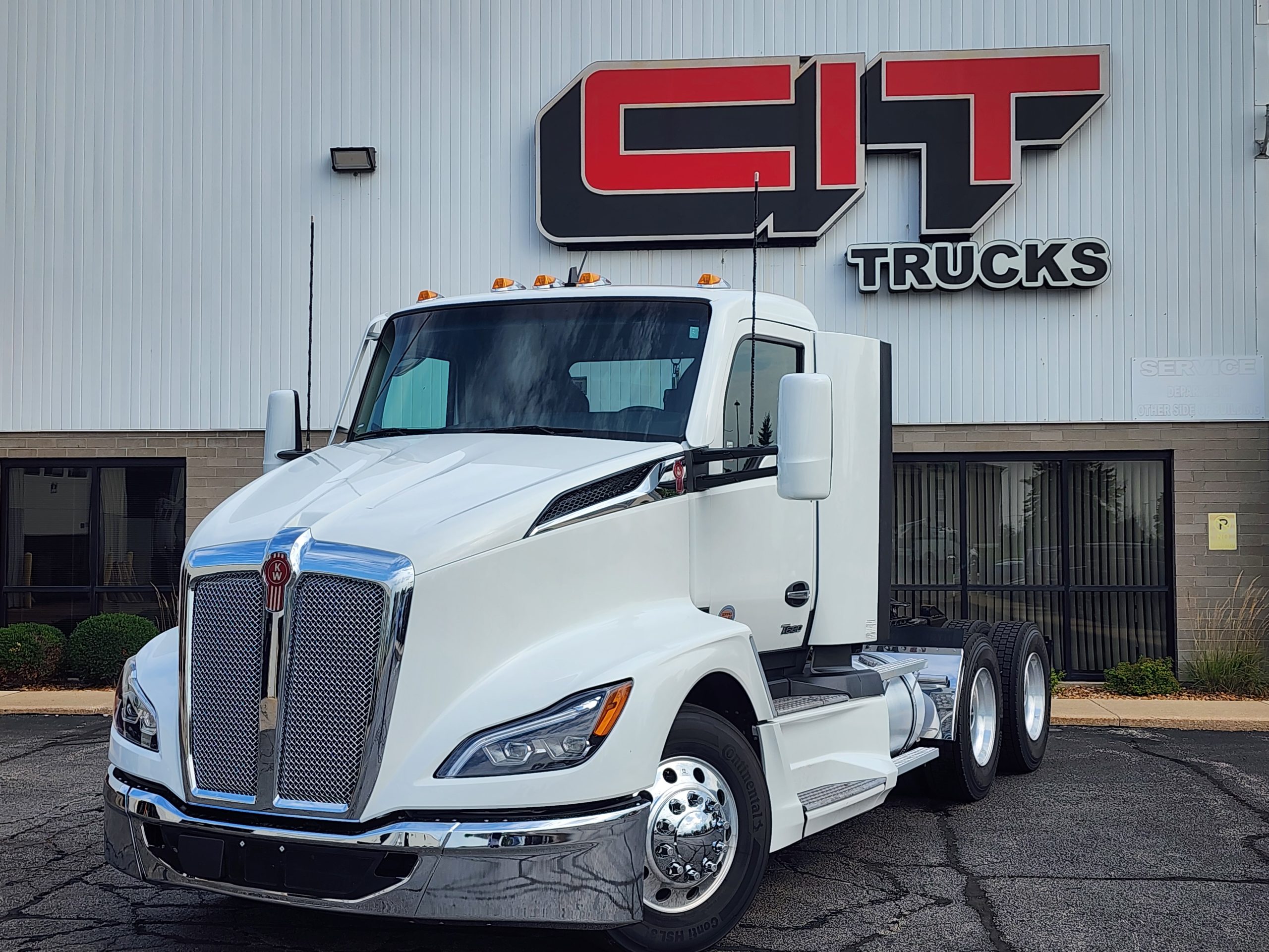 2025 Kenworth T680 in Rockford, IL