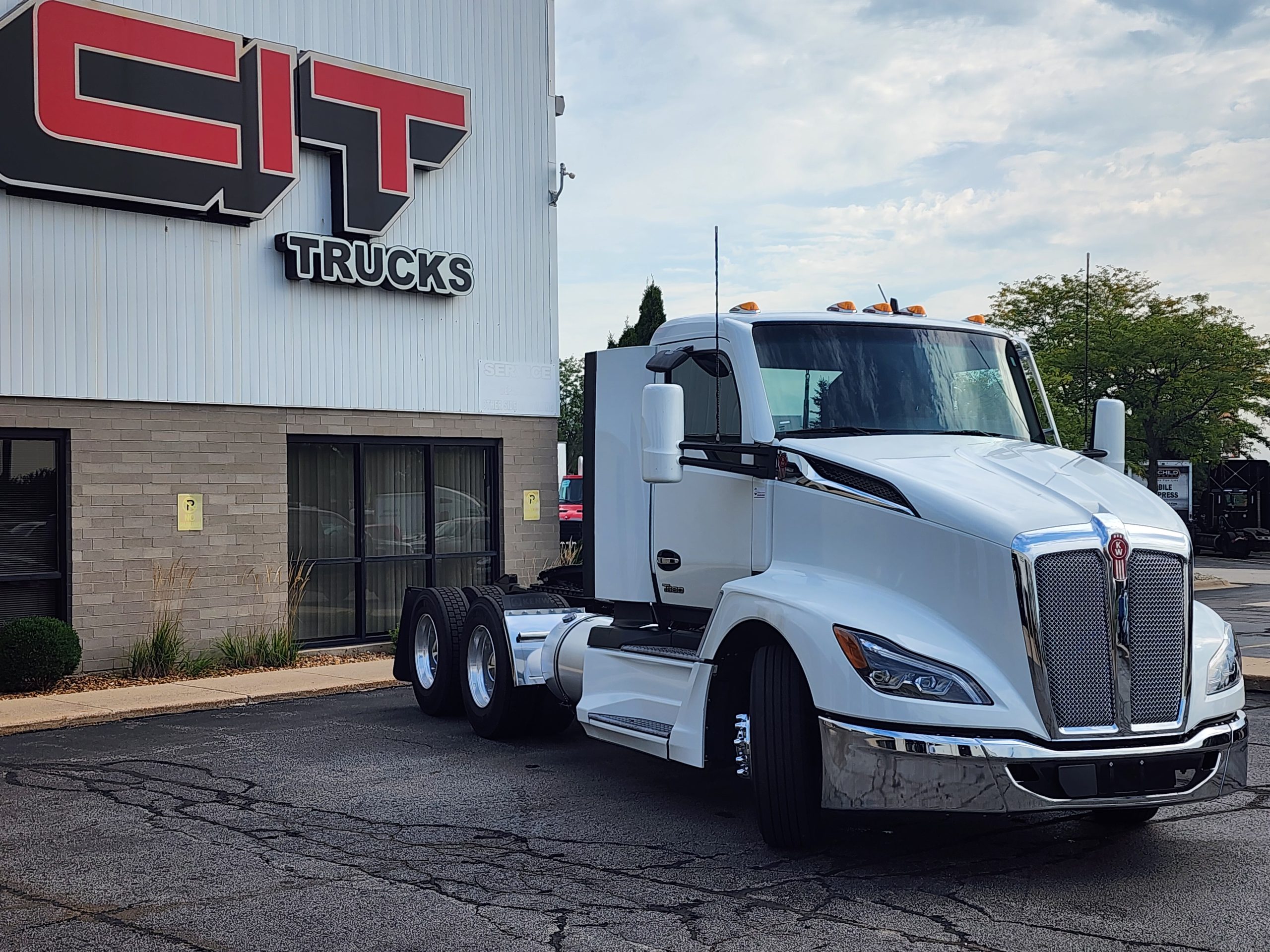 2025 Kenworth T680 in Rockford, IL — photo 3
