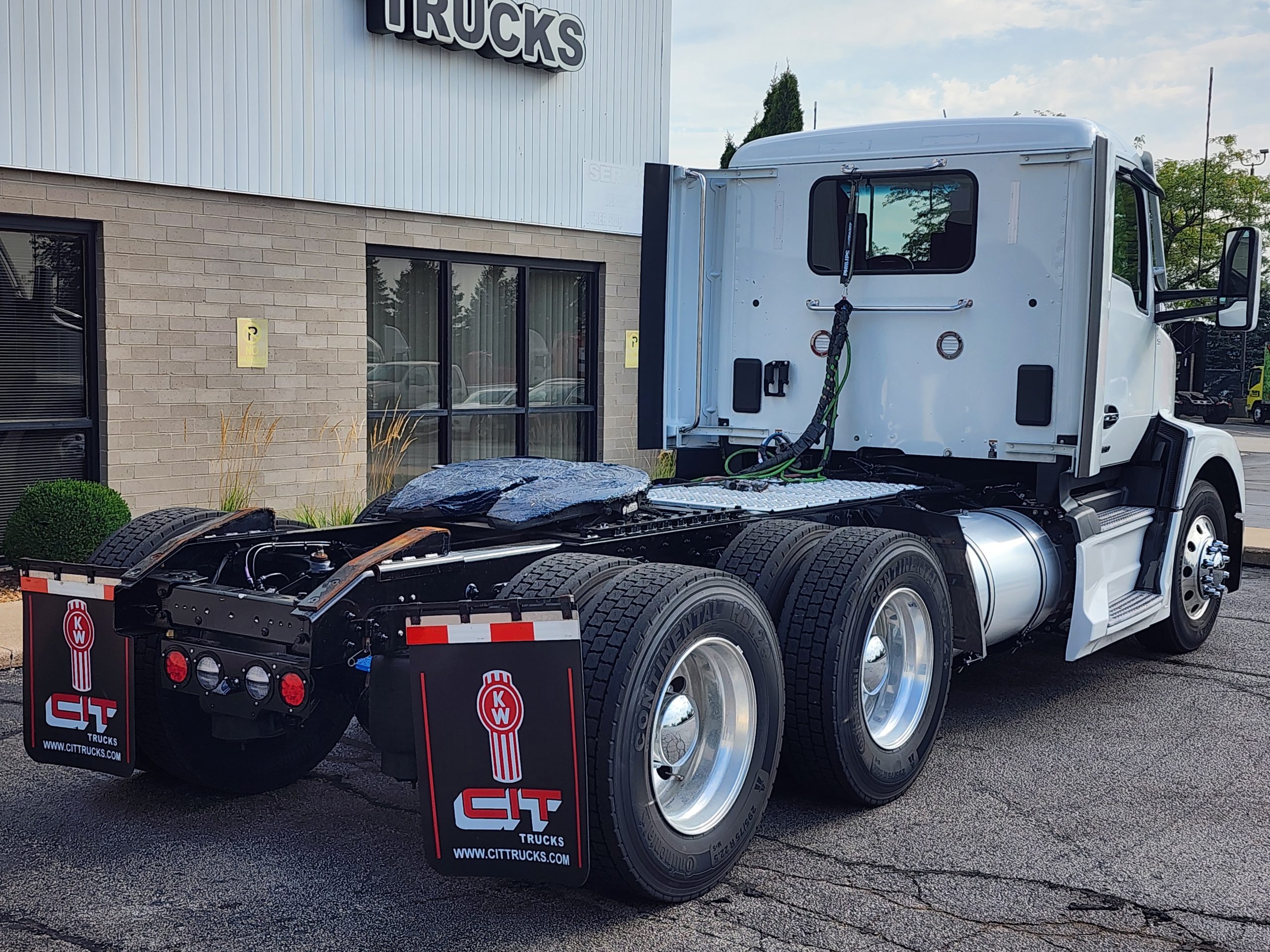 2025 Kenworth T680 in Rockford, IL — photo 5