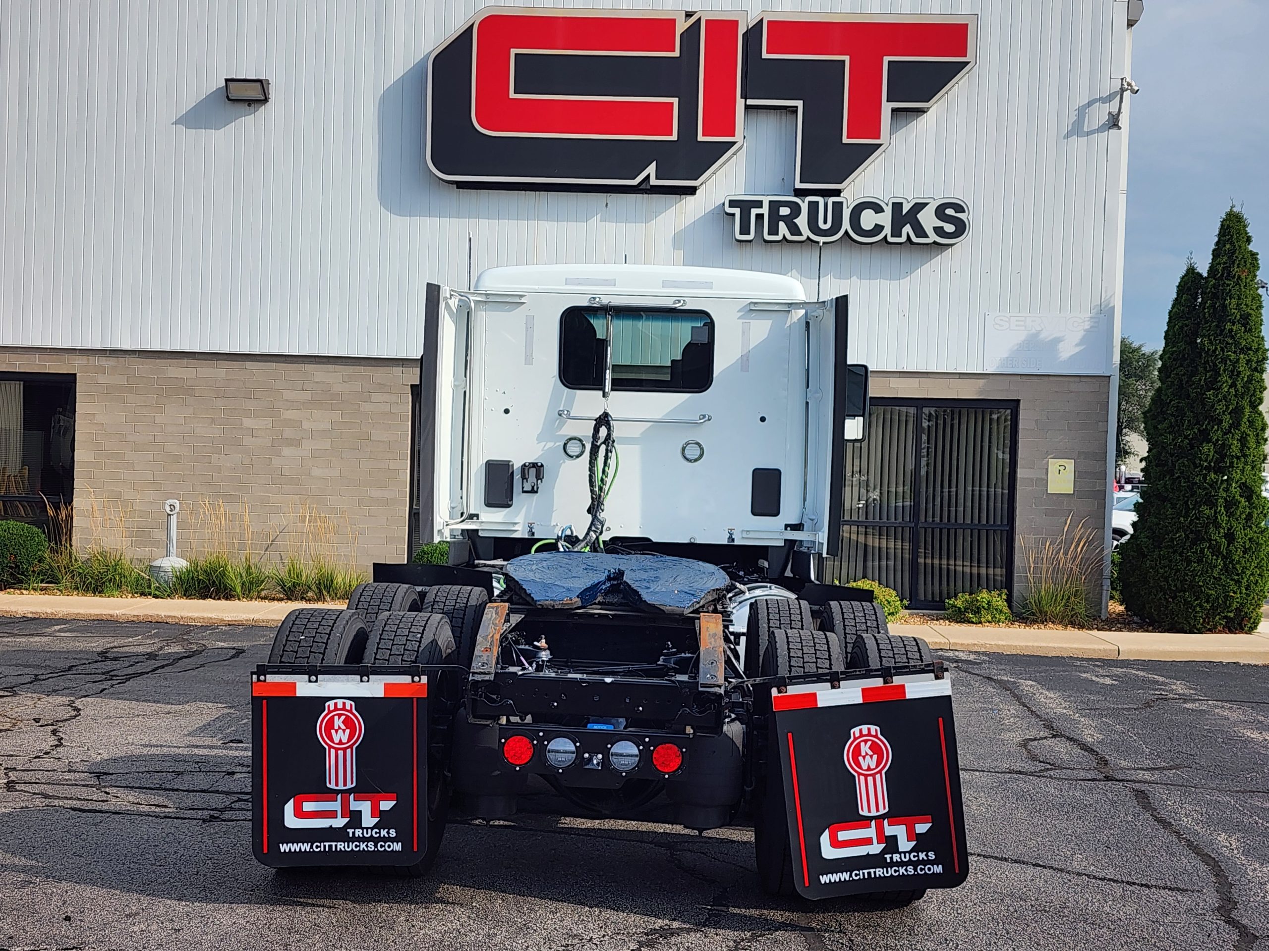 2025 Kenworth T680 in Rockford, IL — photo 6