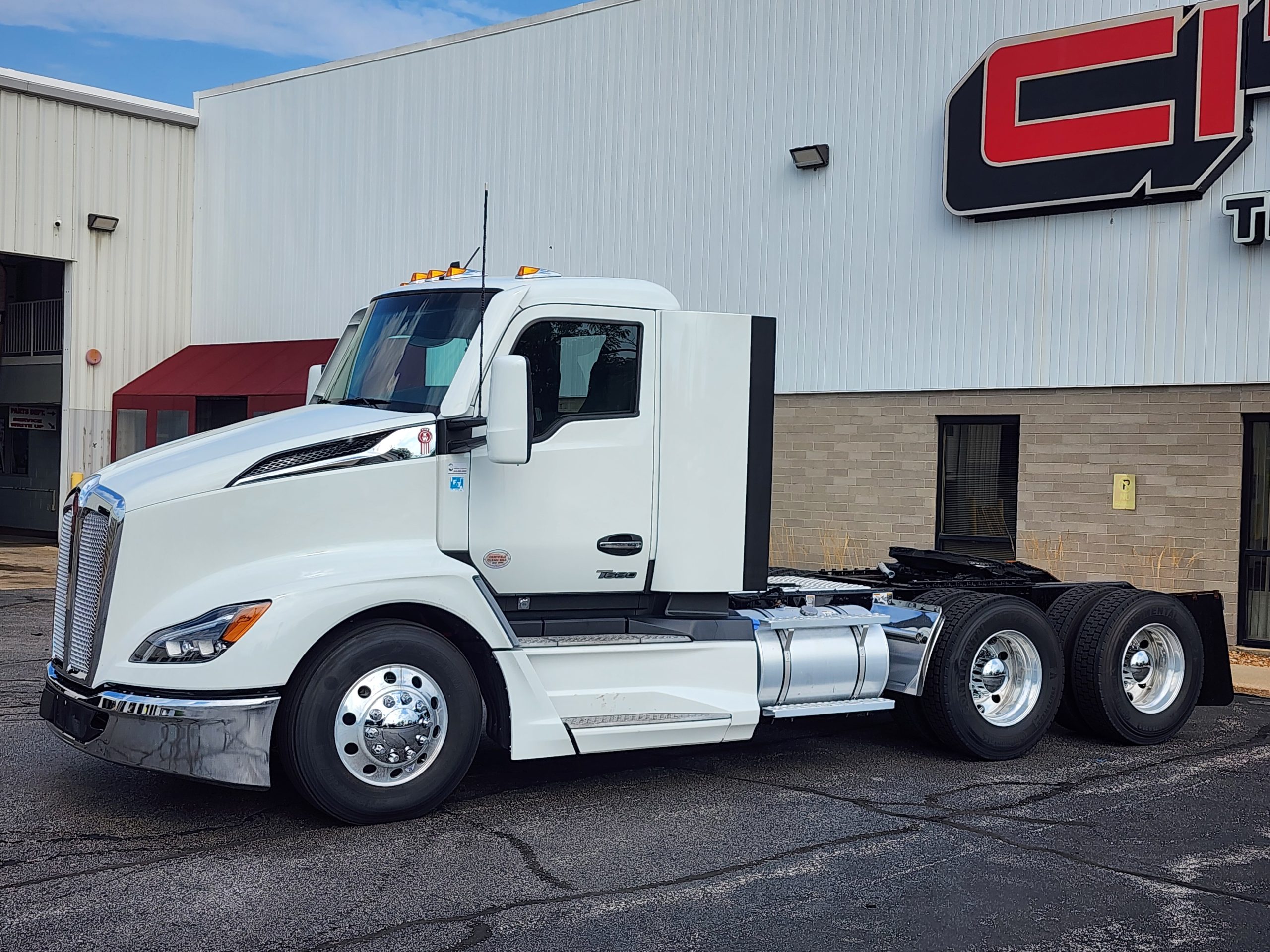 2025 Kenworth T680 in Rockford, IL
