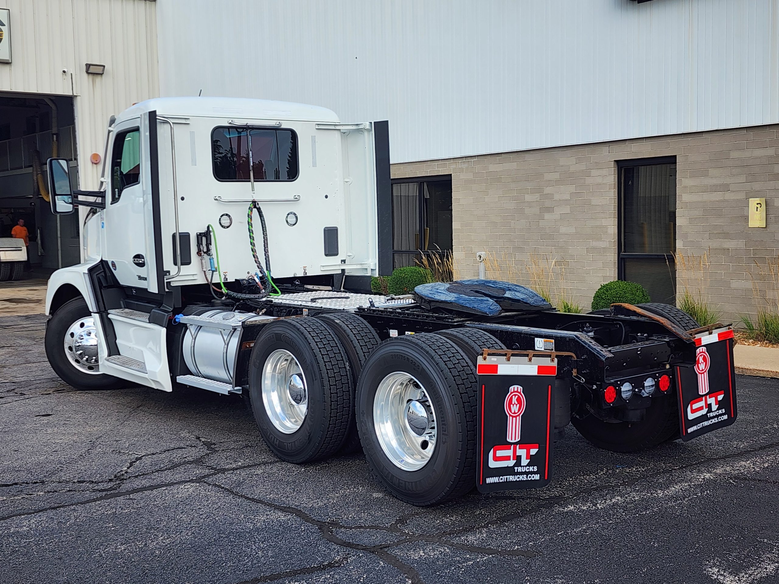 2025 Kenworth T680 in Rockford, IL — photo 5