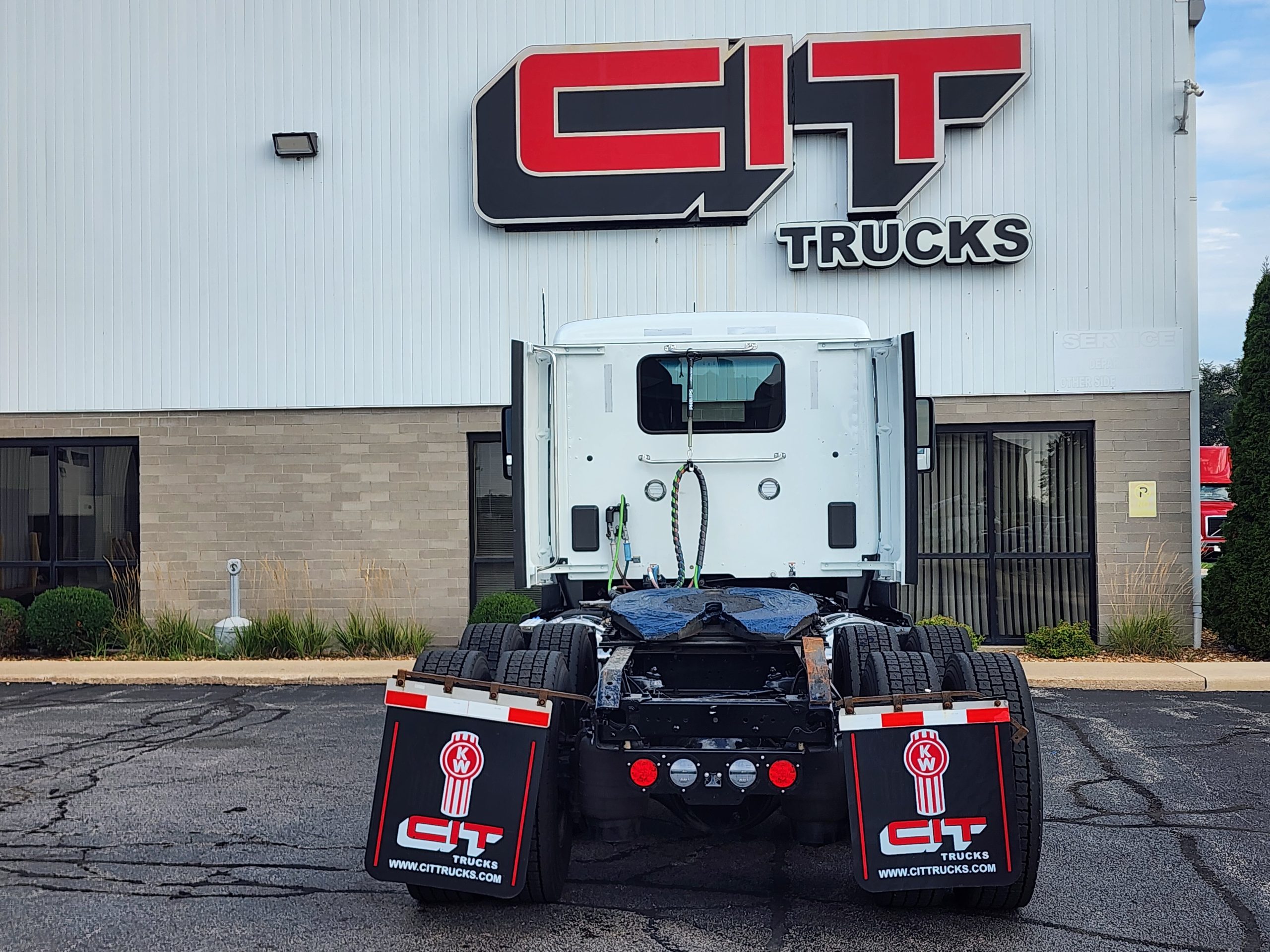 2025 Kenworth T680 in Rockford, IL — photo 6