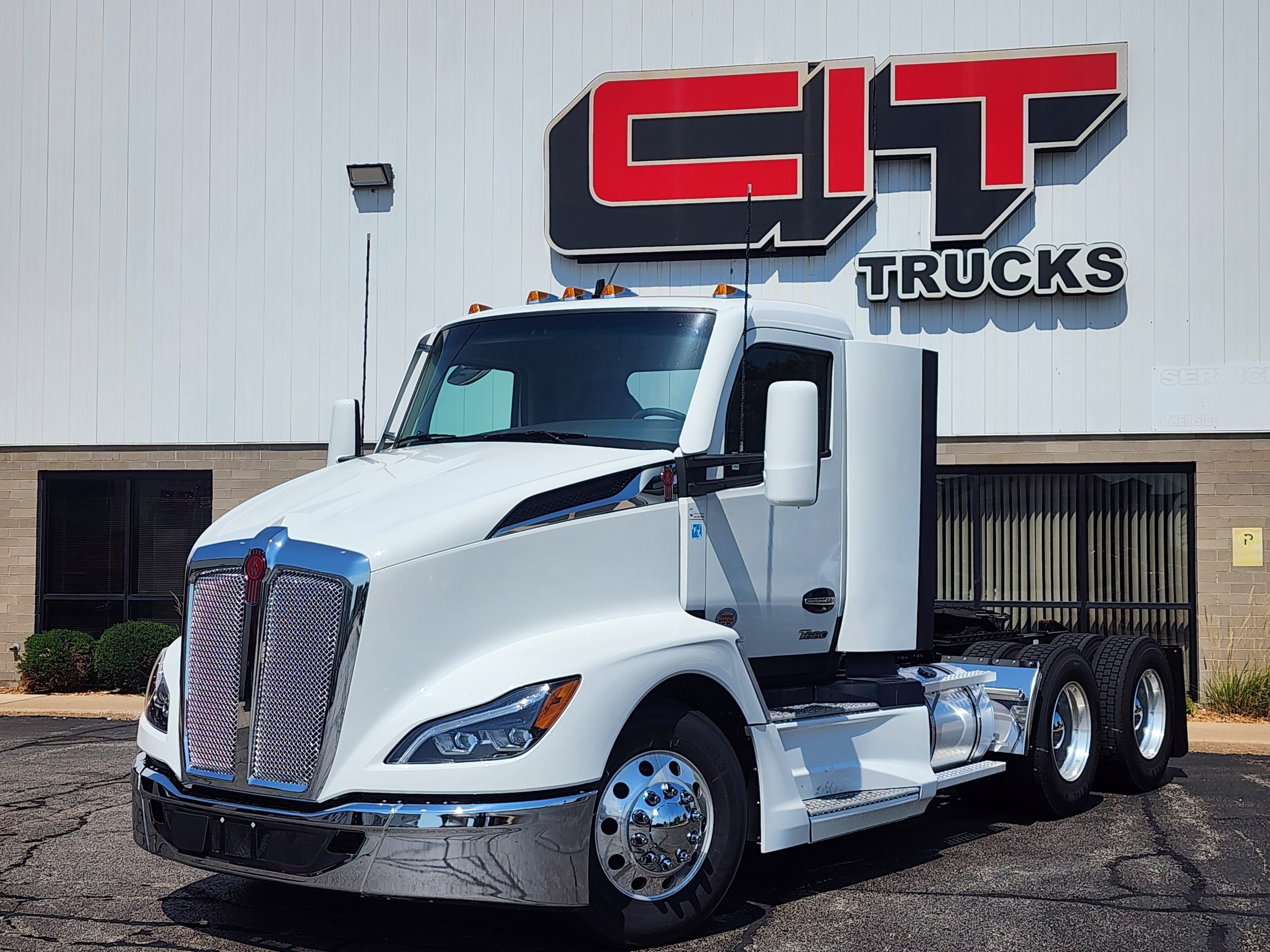 2025 Kenworth T680 in Rockford, IL
