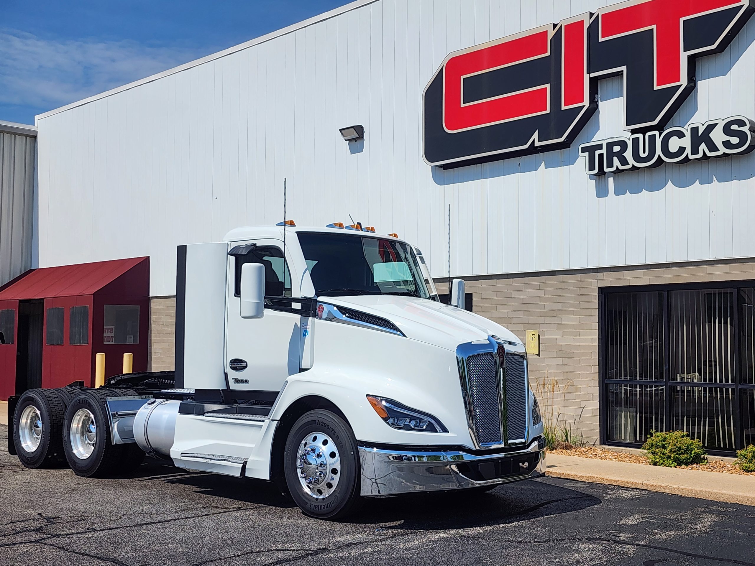 2025 Kenworth T680 in Rockford, IL — photo 3