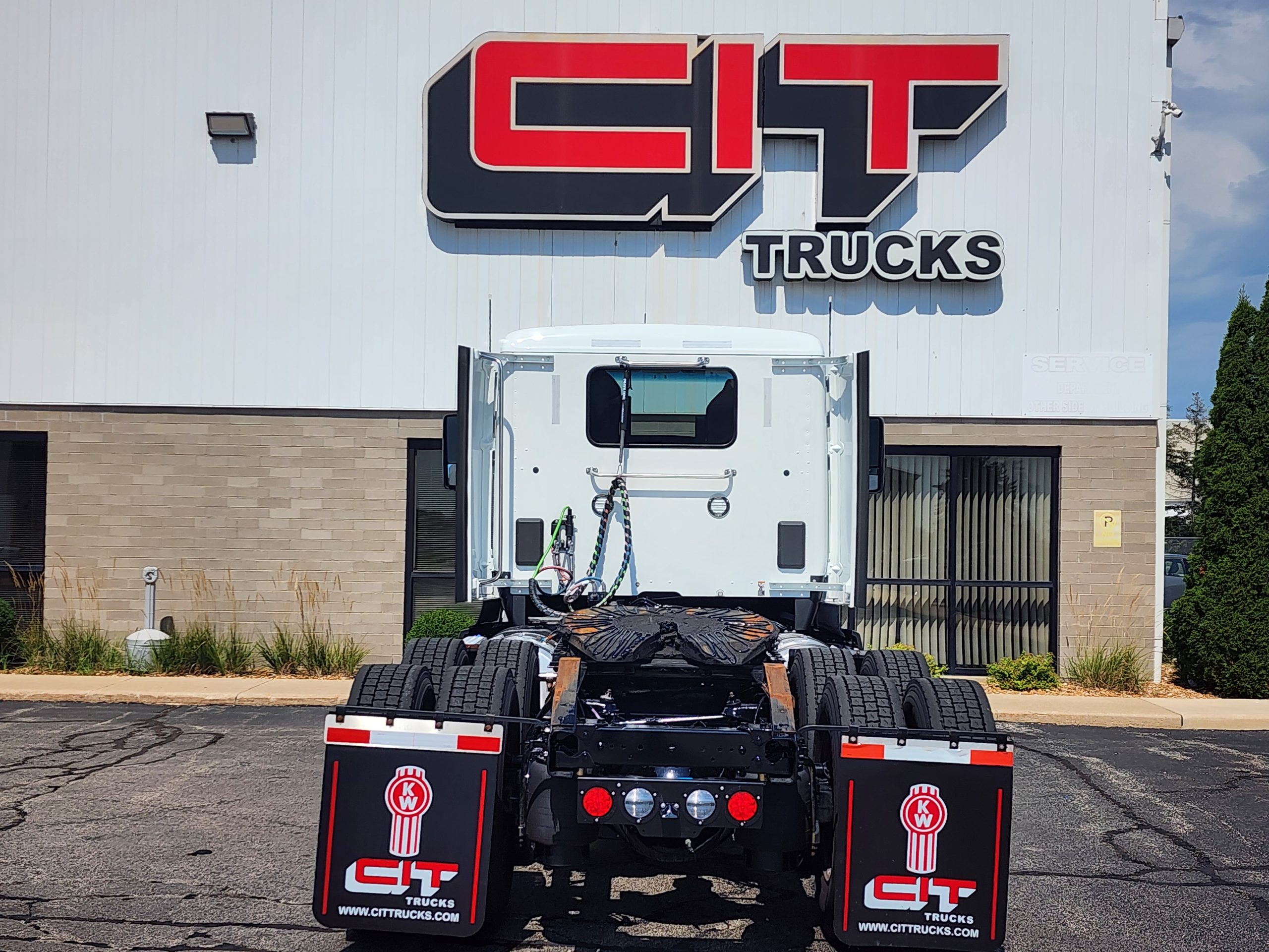 2025 Kenworth T680 in Rockford, IL — photo 6