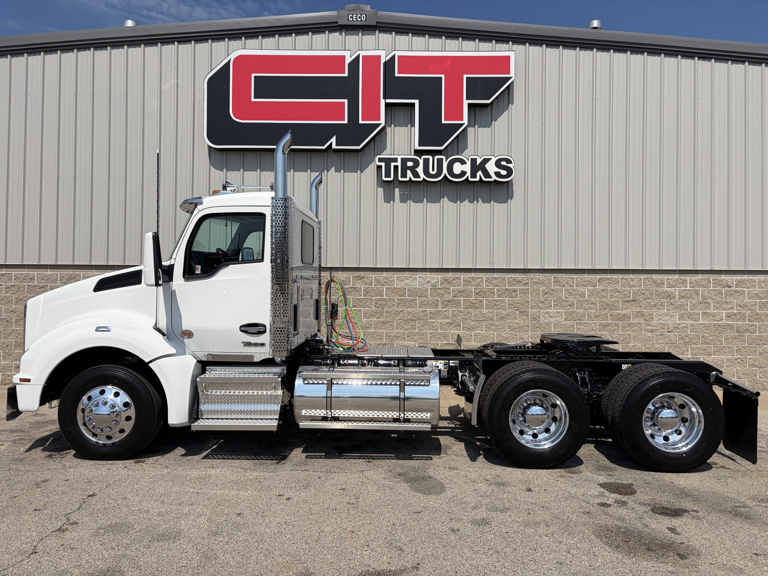 2027 Kenworth T880 in Morton, IL — photo 6