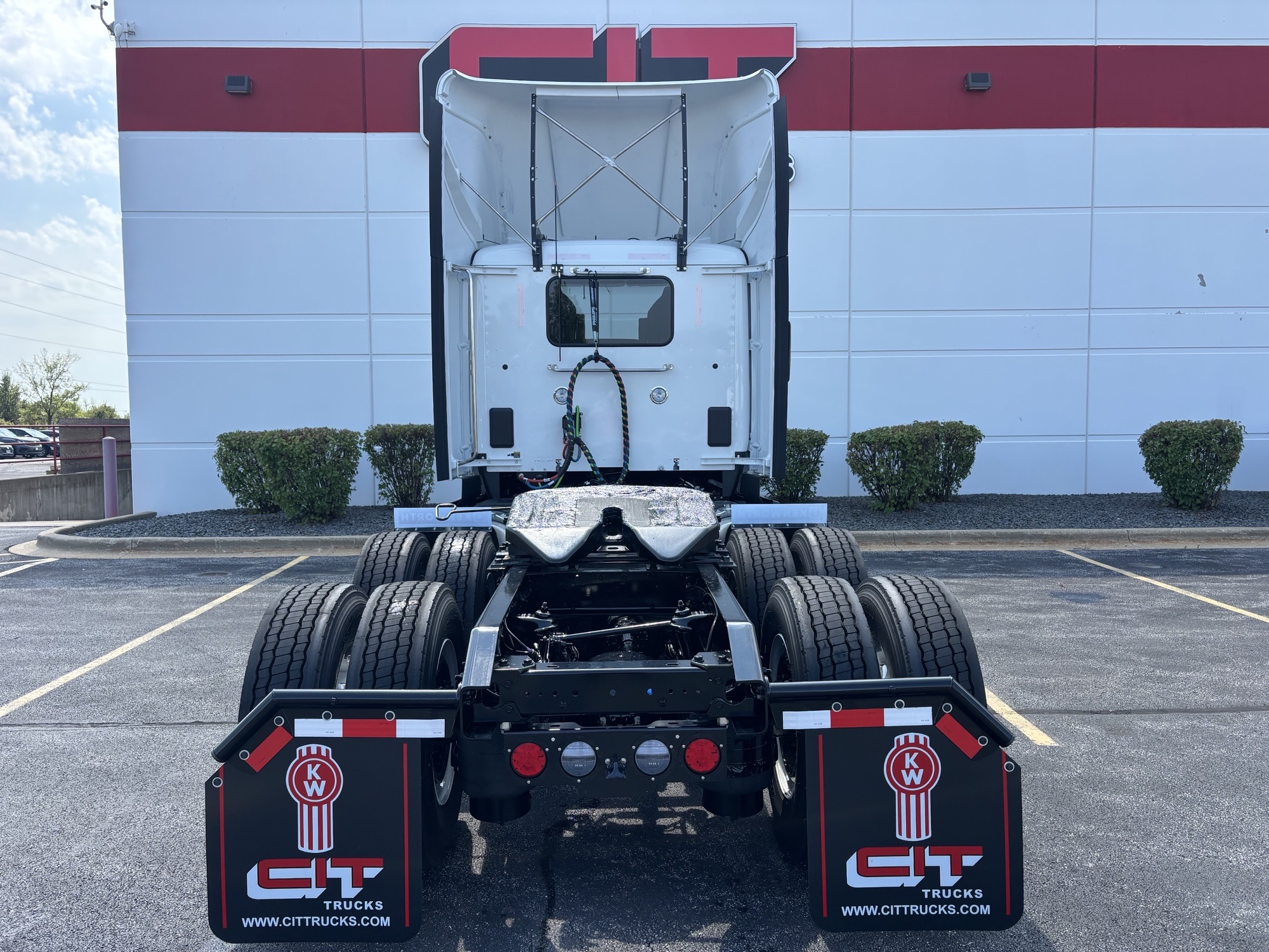 2027 Kenworth T680 in Mokena, IL — photo 5