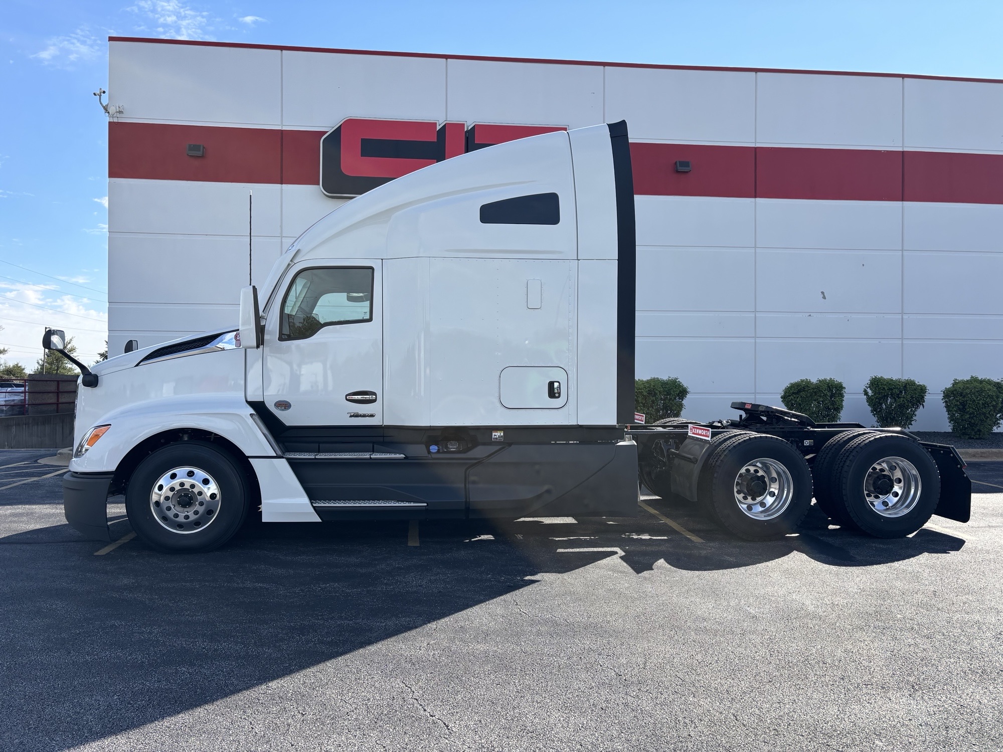 NEW 2027 KENWORTH T680 - image 6 of 6