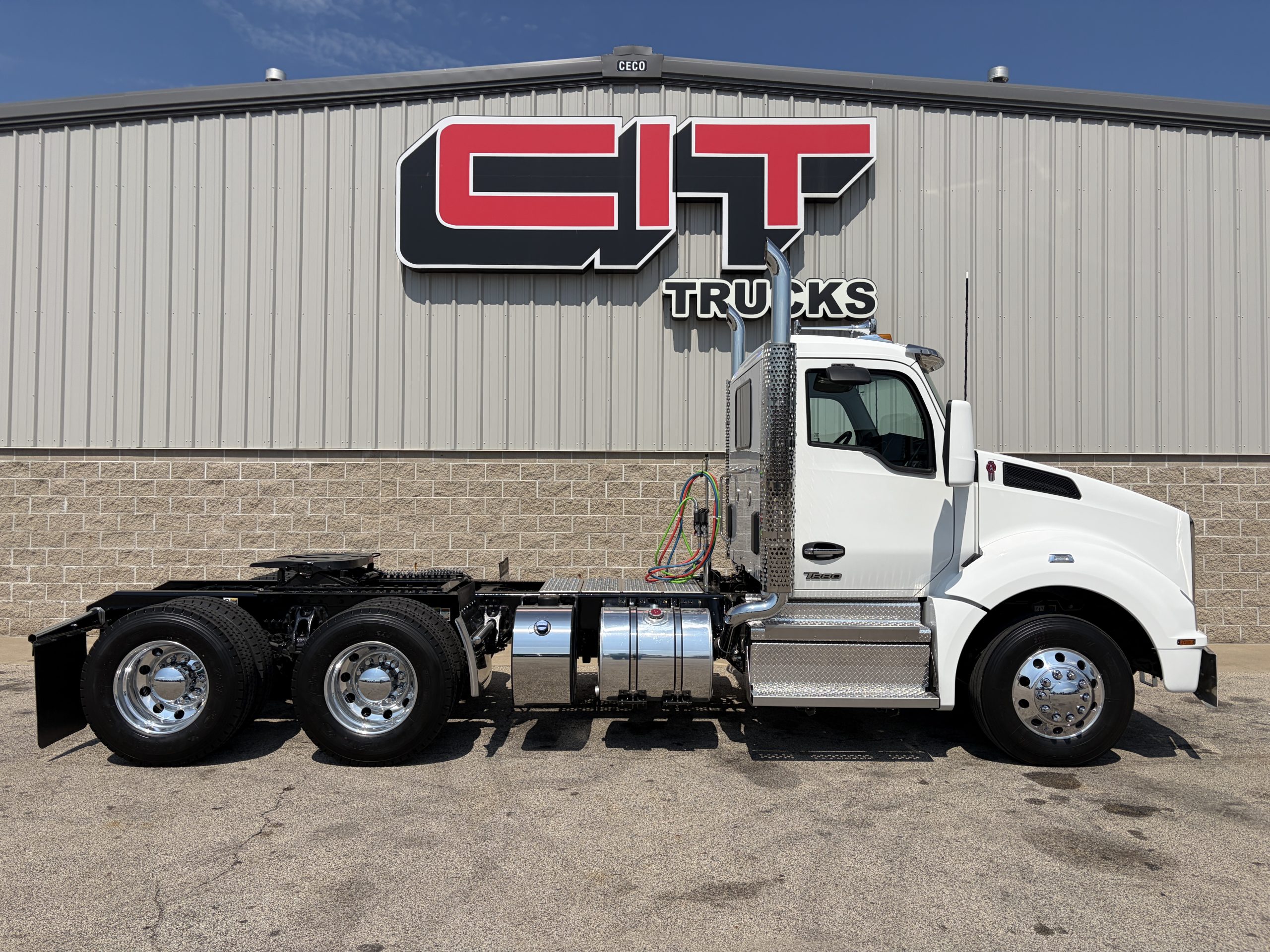 2027 Kenworth T880 in Morton, IL — photo 4