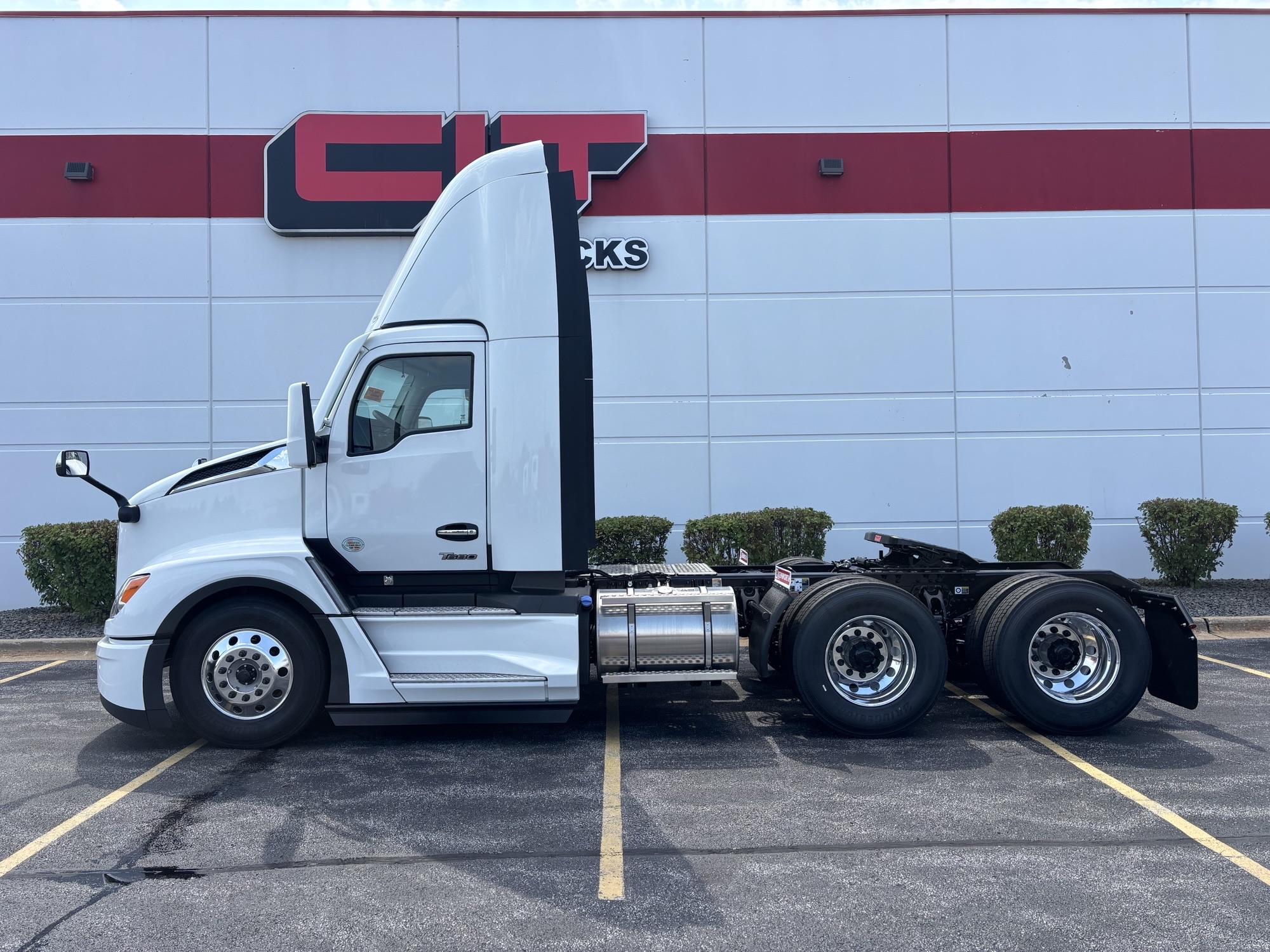 2027 Kenworth T680 in Mokena, IL — photo 6