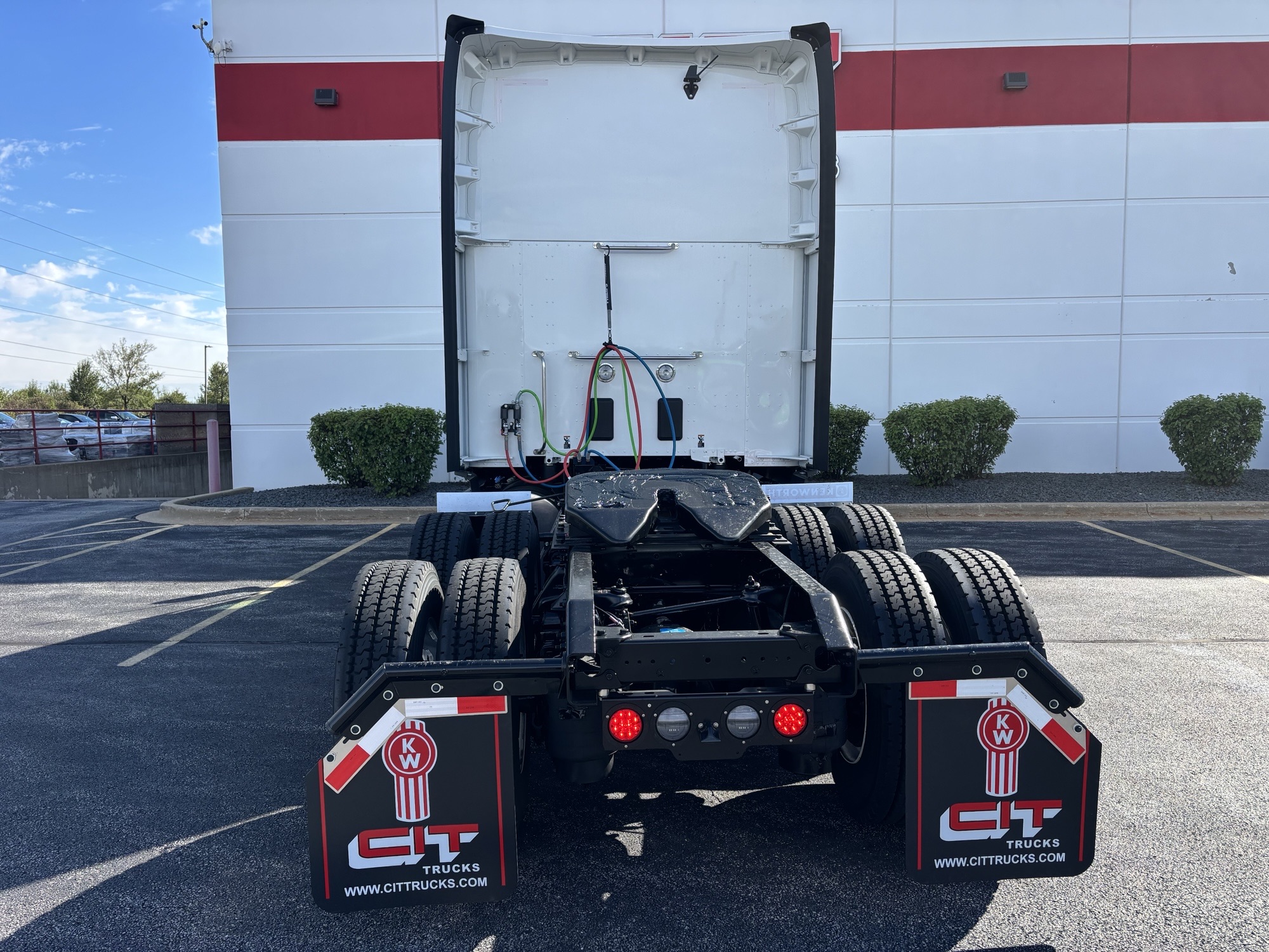 NEW 2027 KENWORTH T680 NEW 2027 KENWORTH T680 - image 5 of 6