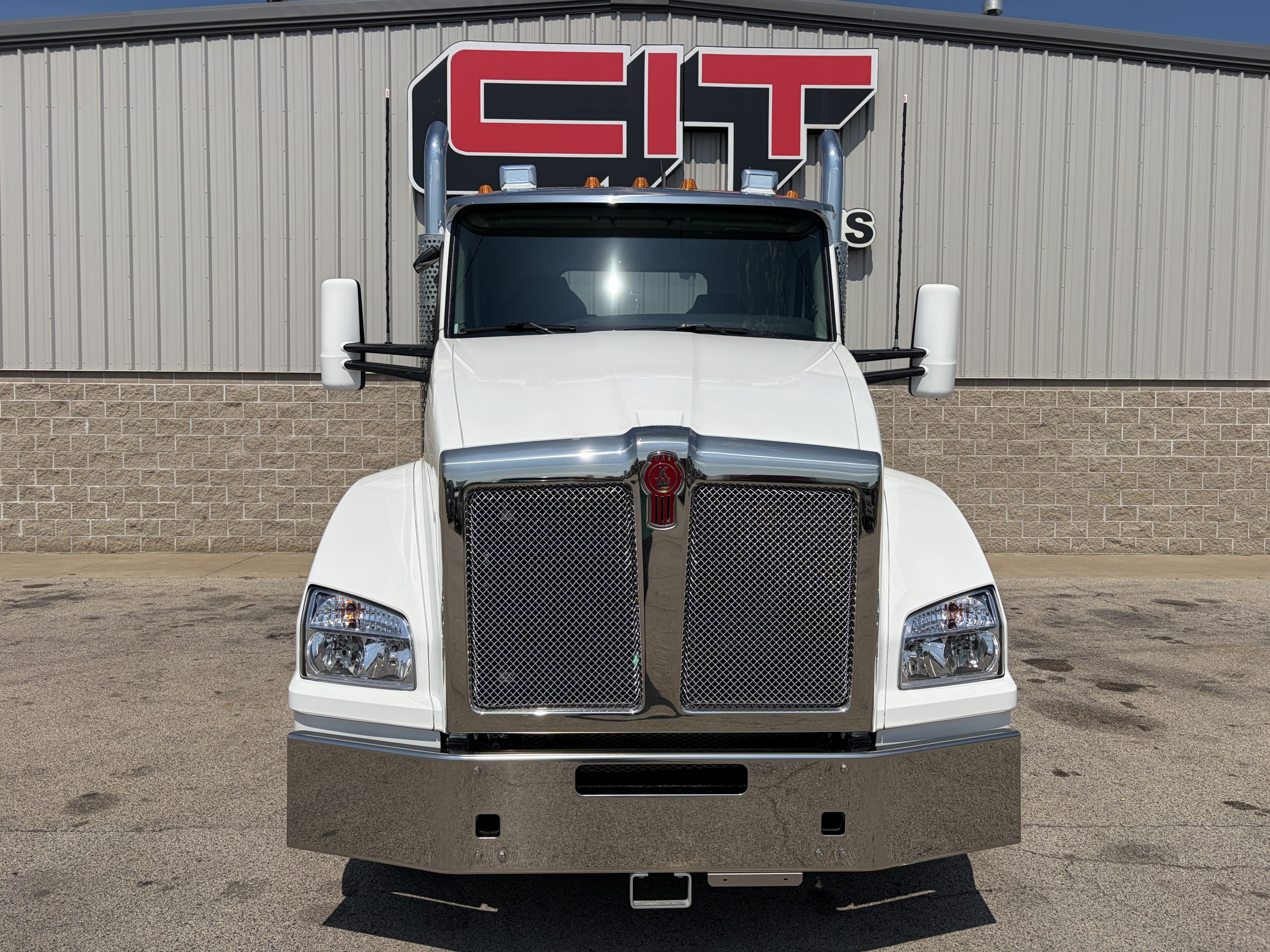 2027 Kenworth T880 in Morton, IL — photo 2