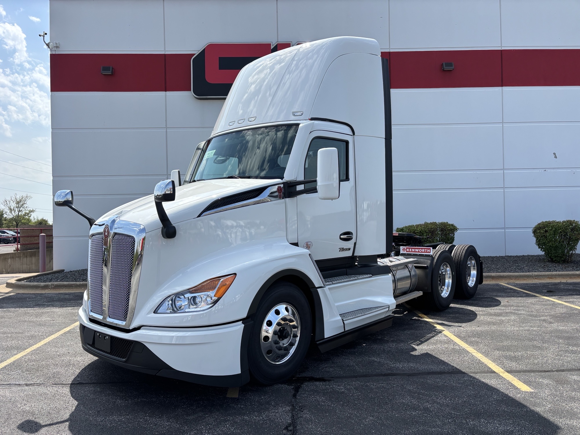 2027 Kenworth T680 in Mokena, IL